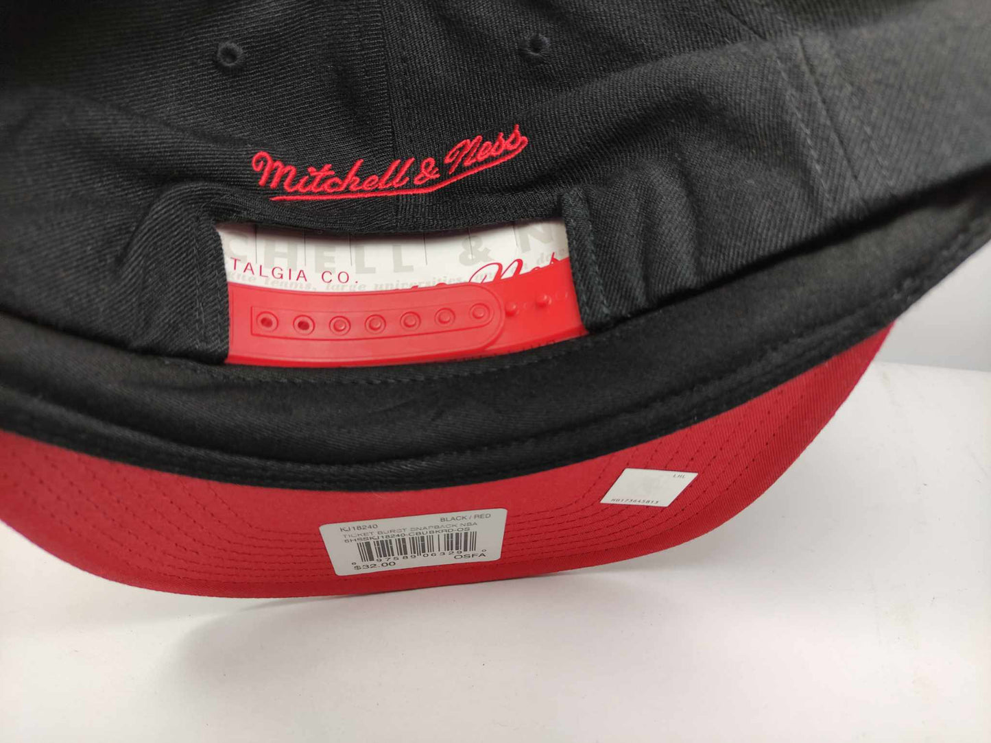 GORRA PLANA BULLS BRED MITCHEL AND NESS SNAPBACK