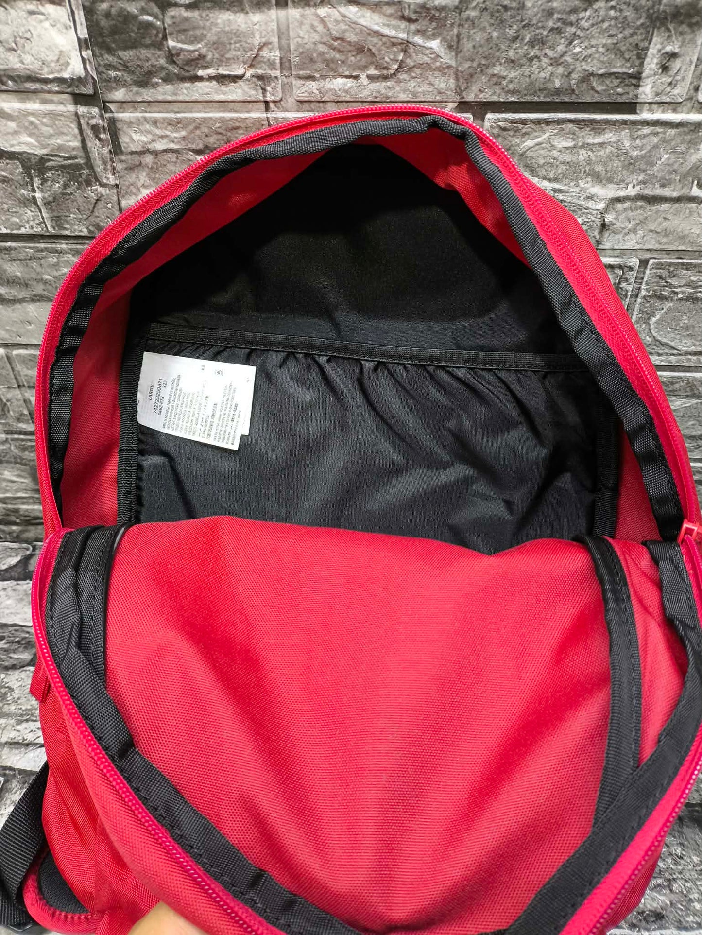 MOCHILA AIR JORDAN BAGPACK GYM RED (40 ALTO X 27 ANCHO ESP LAP 14")