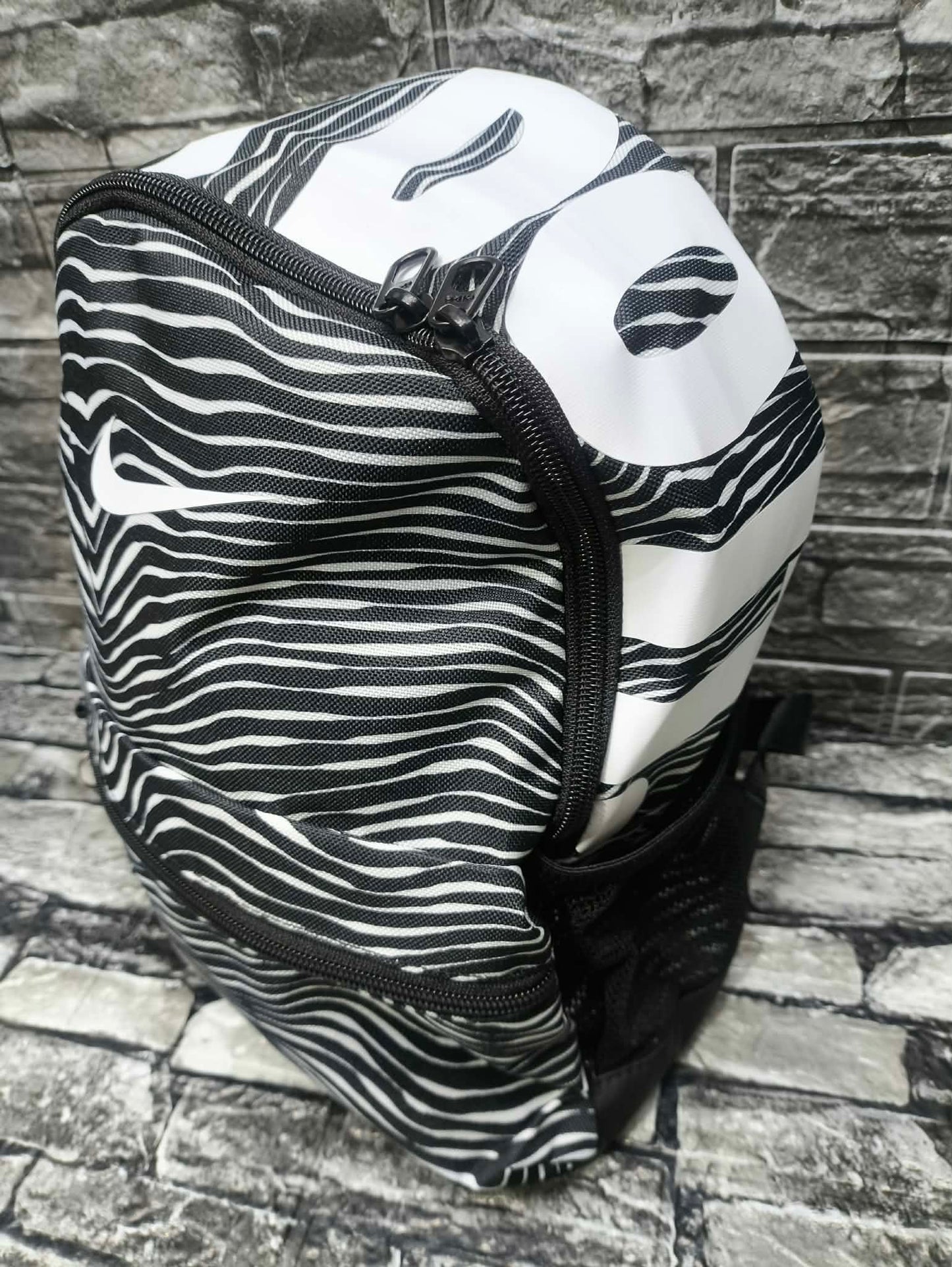MINI BAG NIKE BRASILIA ZEBRA DAMA (30 CM ALTO)