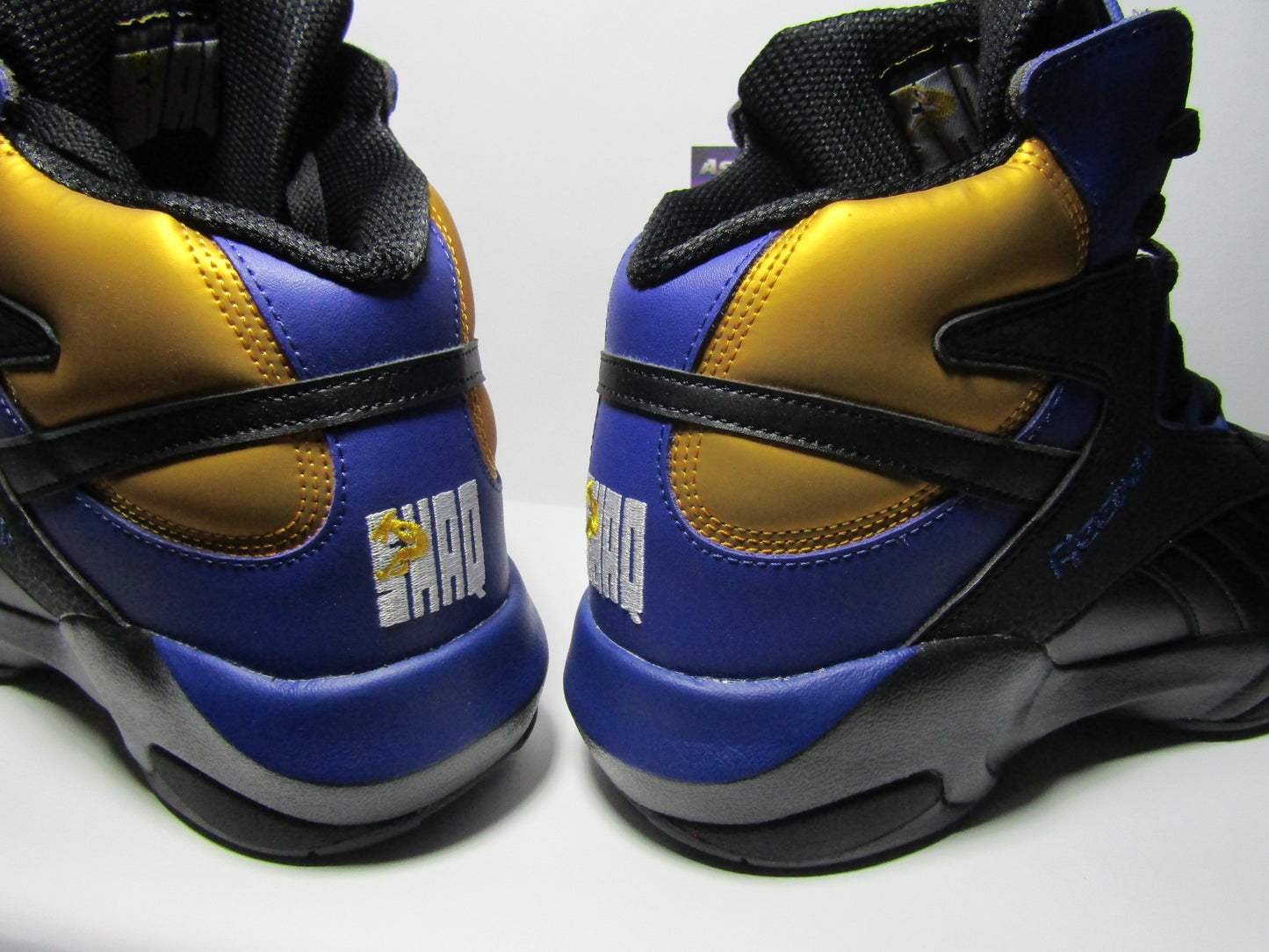 RBK SHAQ ATTAQ LAKERS PUMP EN CAJA LENGUETA INFLABLE