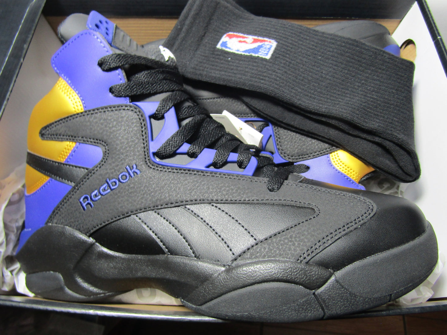 RBK SHAQ ATTAQ LAKERS PUMP EN CAJA LENGUETA INFLABLE