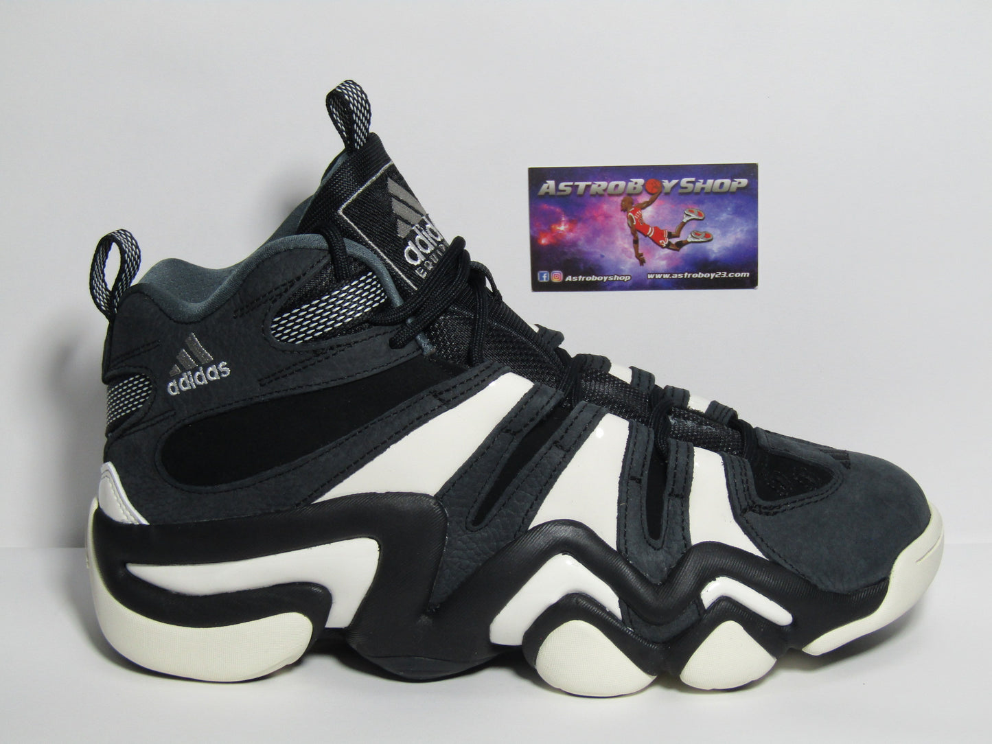 KOBE CRAZY 8 BLACK GREY 2023 EN CAJA