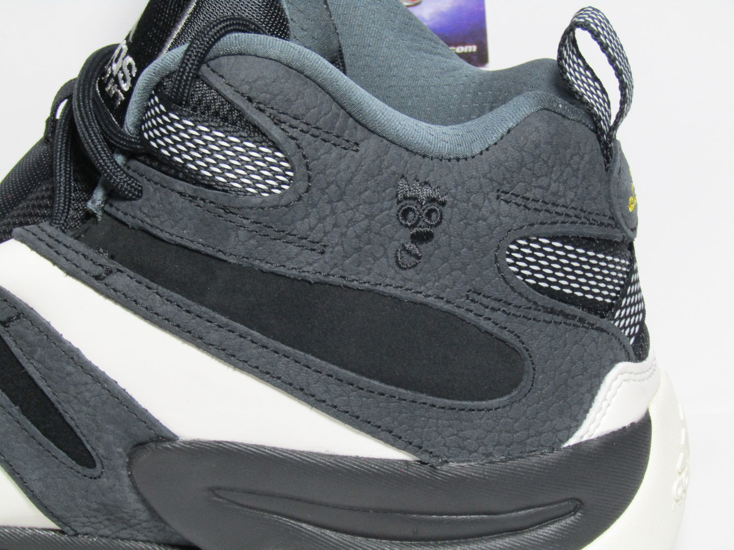 KOBE CRAZY 8 BLACK GREY 2023 EN CAJA