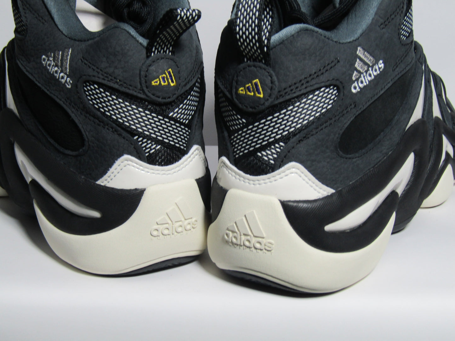 KOBE CRAZY 8 BLACK GREY 2023 EN CAJA