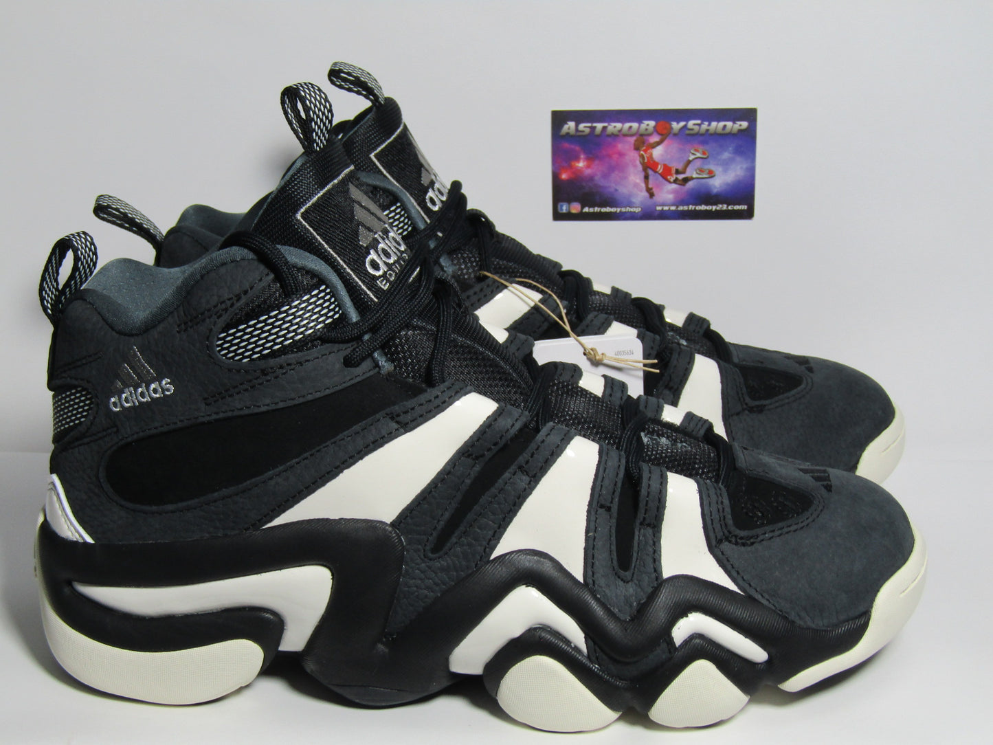 KOBE CRAZY 8 BLACK GREY 2023 EN CAJA