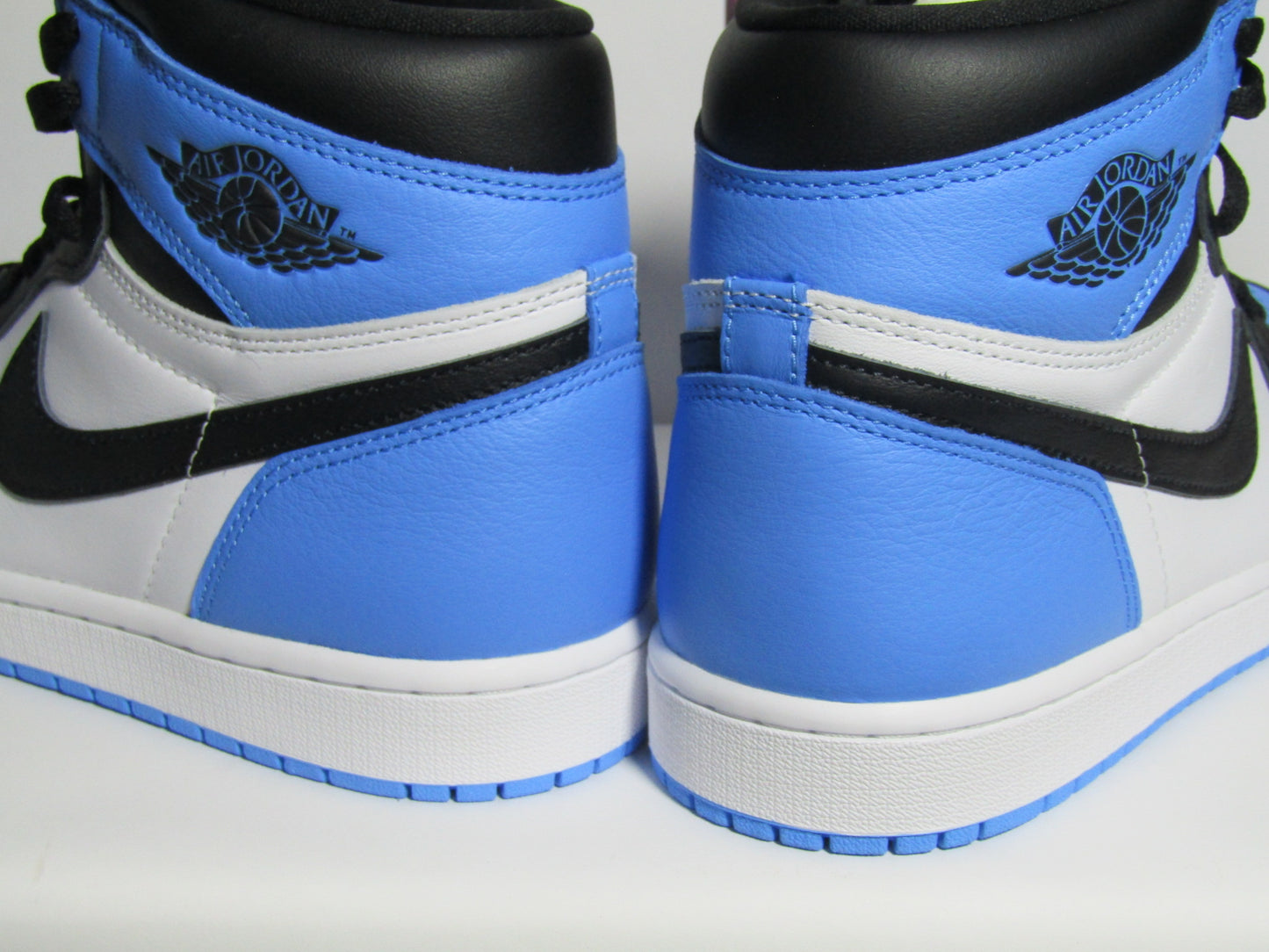 JORDAN 1 HIGH OG "UNC" EN CAJA