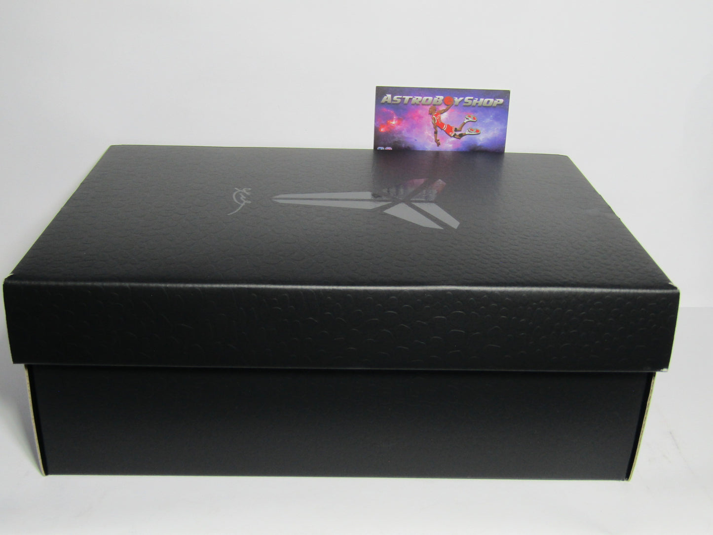 KOBE 8 HALO WHITE KIDS EN CAJA (24.5 CM)