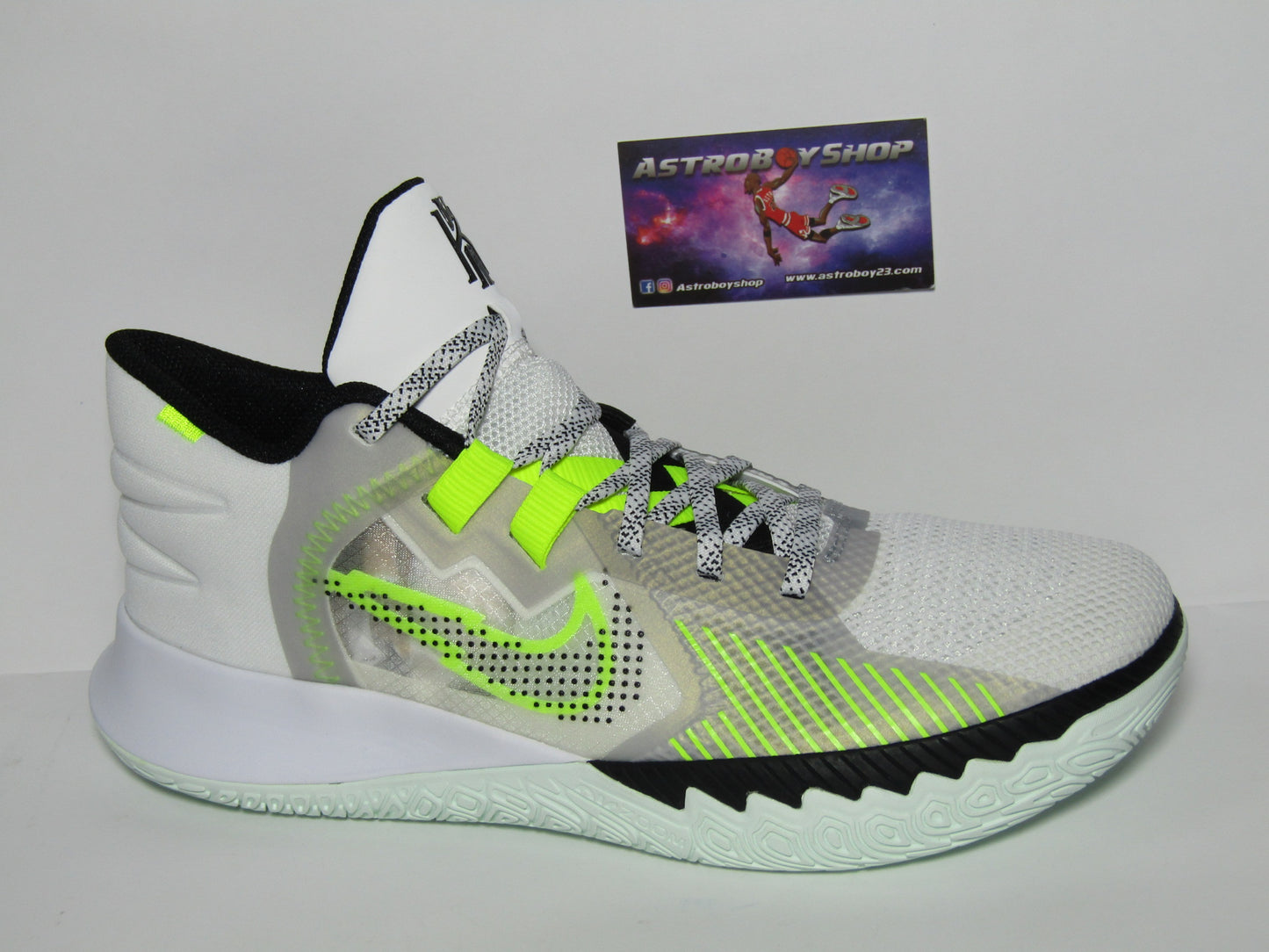 KYRIE IVING FLYTRAP 5 WHITE VOLT EN CAJA