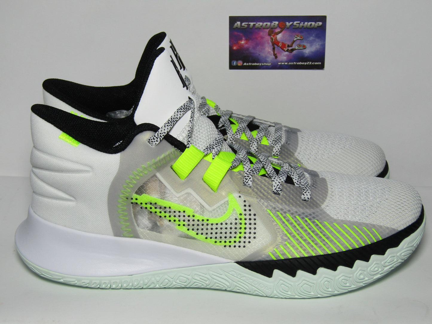 KYRIE IVING FLYTRAP 5 WHITE VOLT EN CAJA