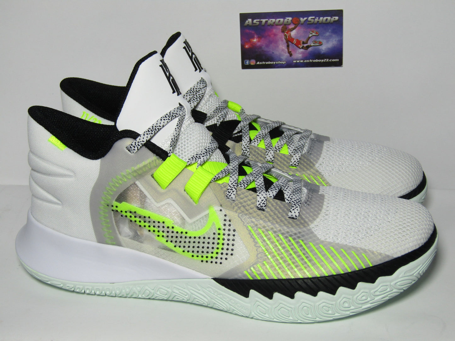 KYRIE IVING FLYTRAP 5 WHITE VOLT EN CAJA
