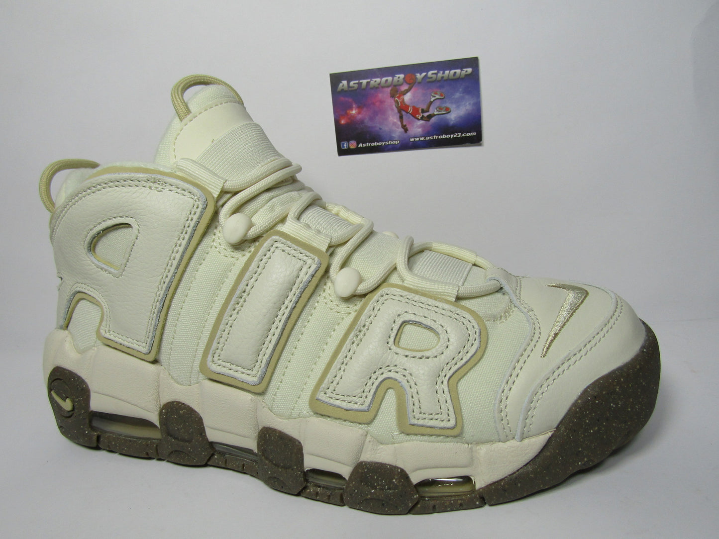 PIPPEN AIR MORE UPTEMPO "COCONUT MILK" EN CAJA