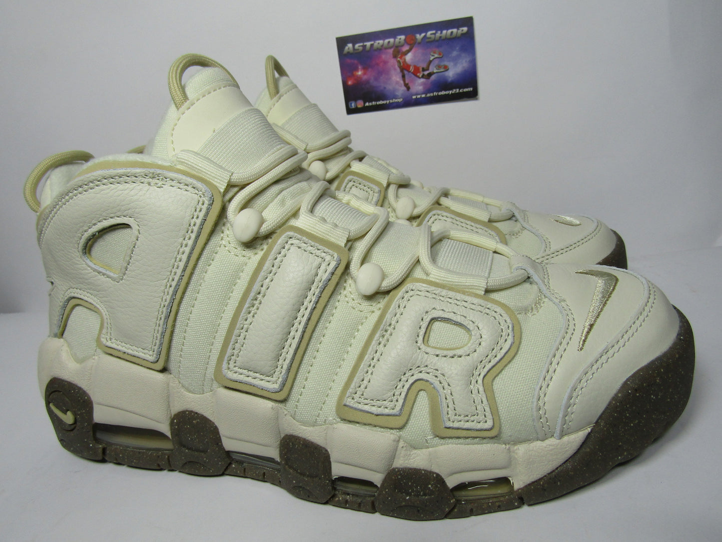 PIPPEN AIR MORE UPTEMPO "COCONUT MILK" EN CAJA