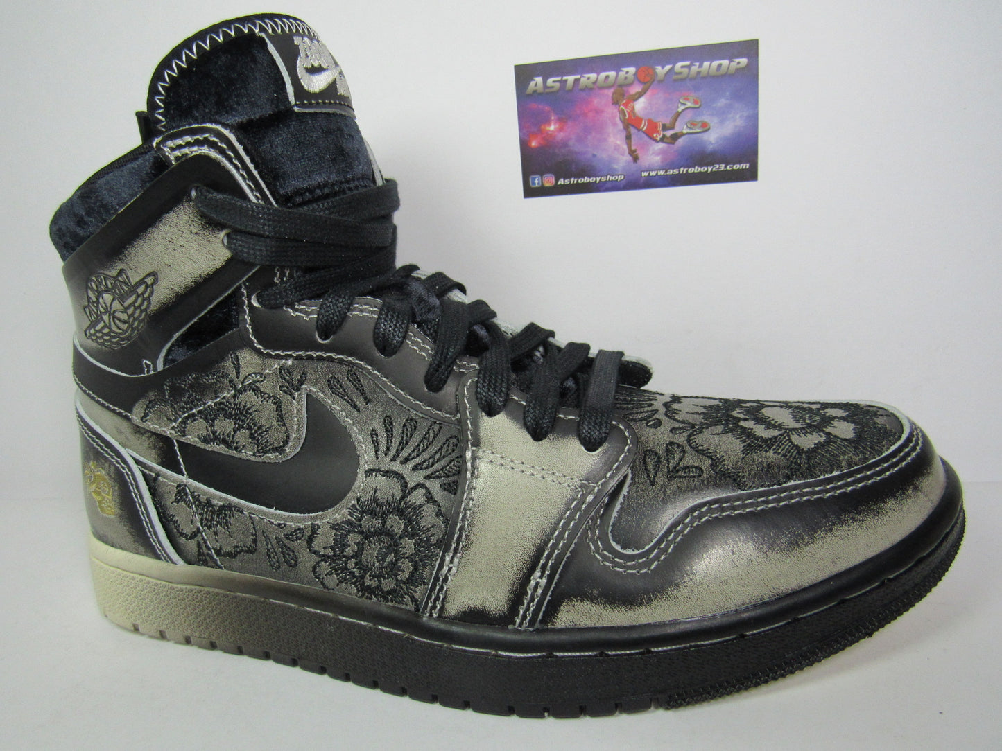 JORDAN 1 CMFT 2 CON FAMILIA "DIA DE MUERTOS 2023" EN CAJA