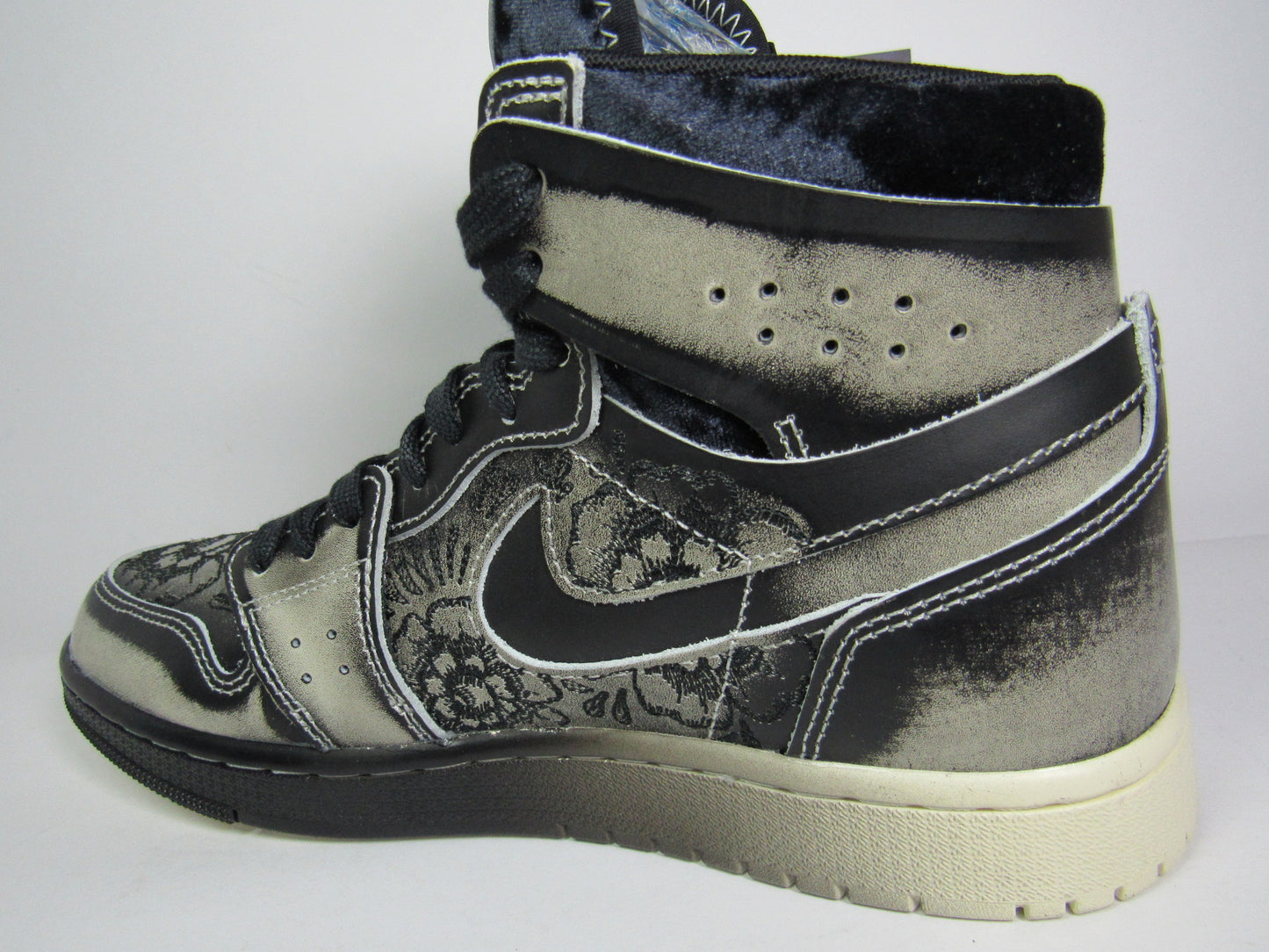 JORDAN 1 CMFT 2 CON FAMILIA "DIA DE MUERTOS 2023" EN CAJA