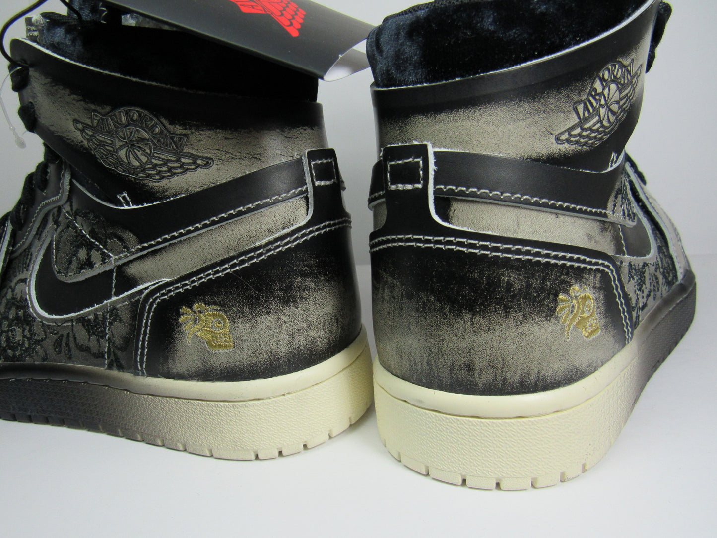 JORDAN 1 CMFT 2 CON FAMILIA "DIA DE MUERTOS 2023" EN CAJA