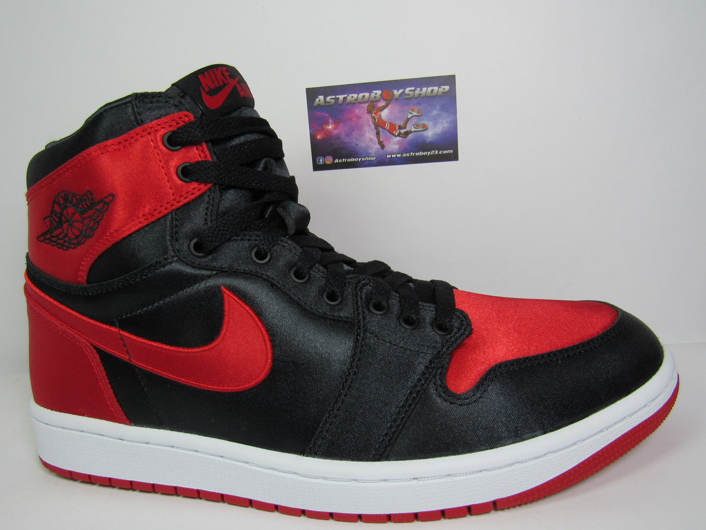 JORDAN 1 HIG (WMNS) SATIN BRED EN CAJA CON EXTRA LACES