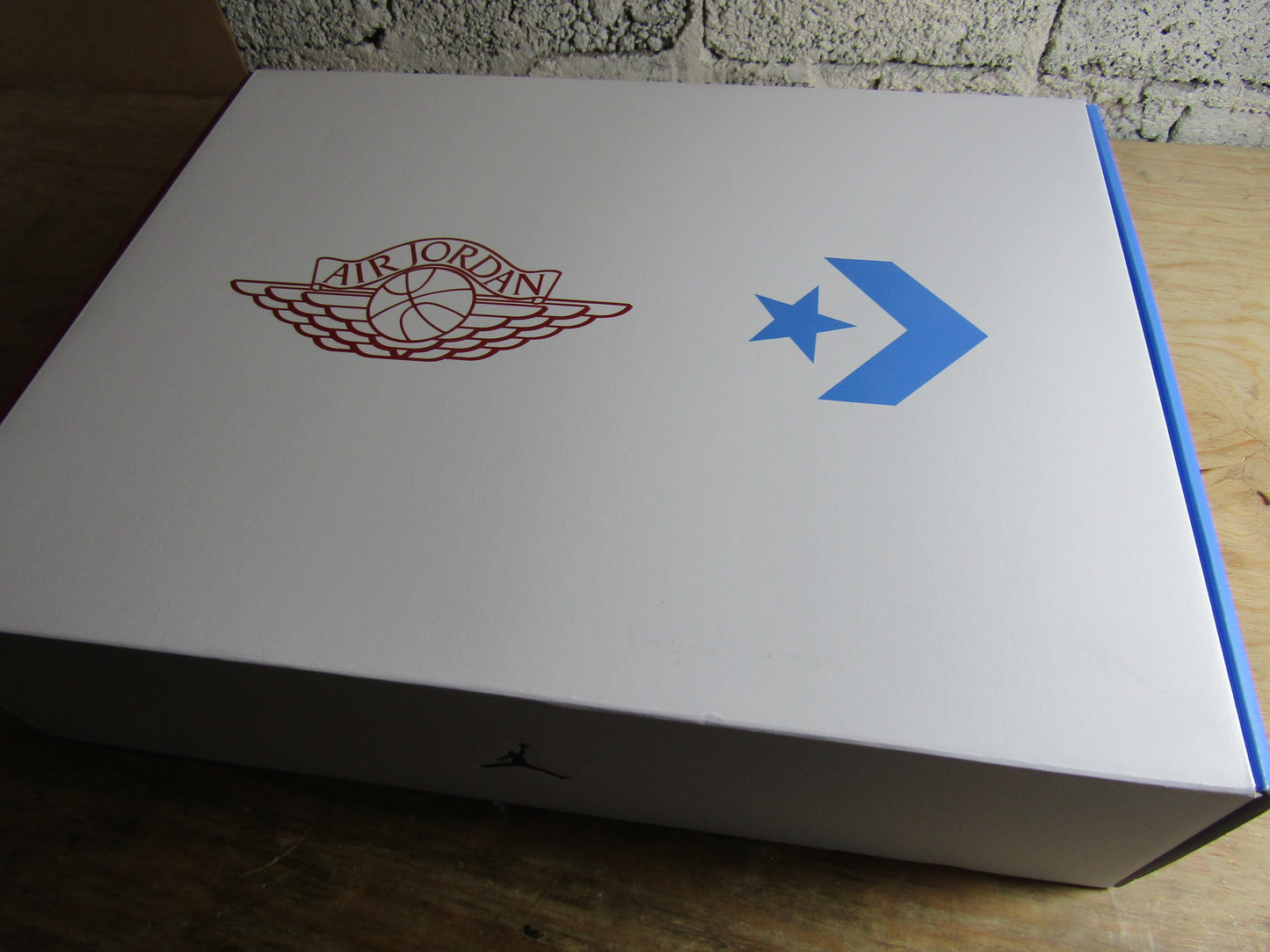 JORDAN 2 X CONVERSE PACK EN CAJA ESPECIAL CON MORRALES INCLUYE LOS 2 PARES