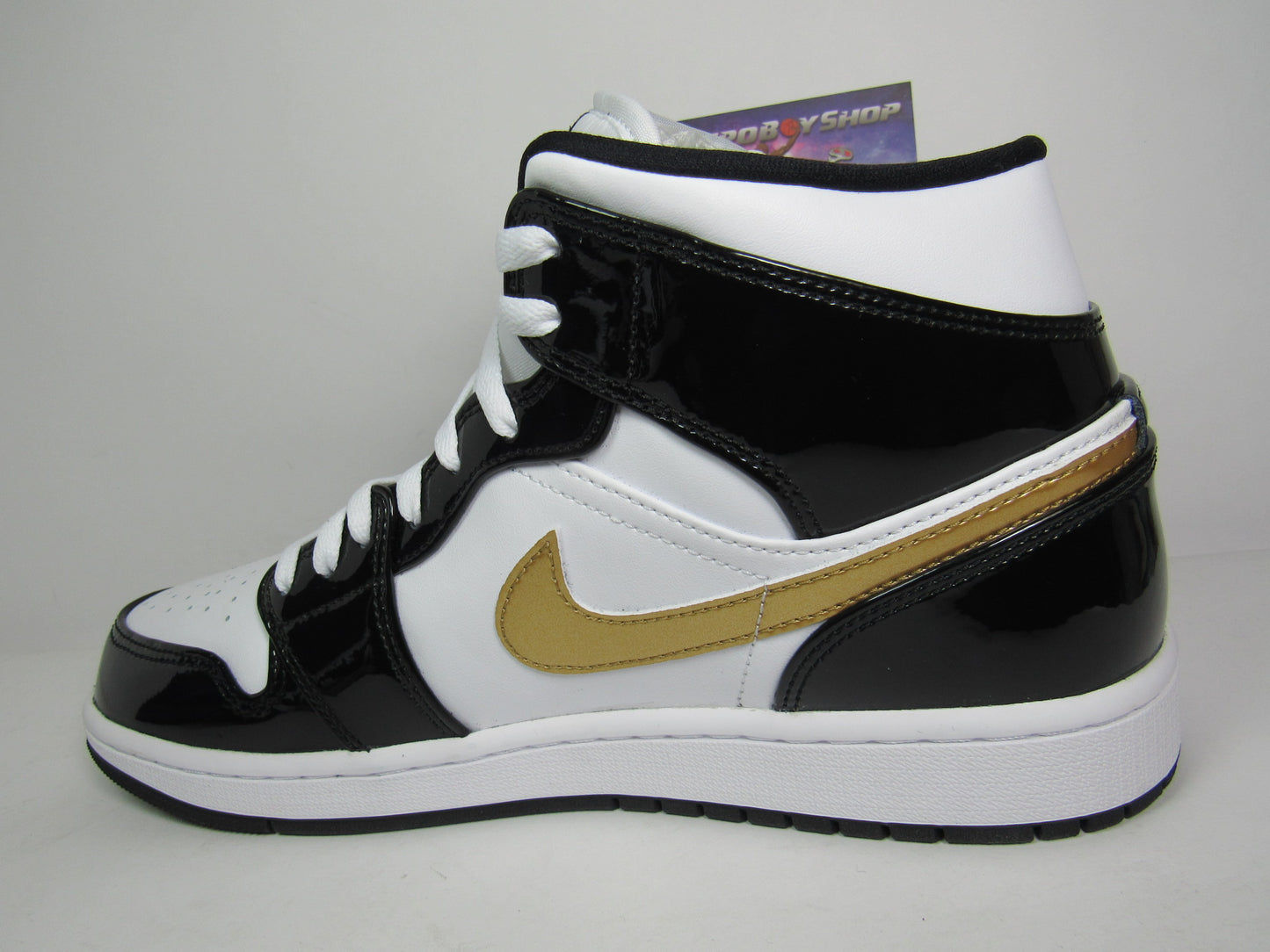 JORDAN 1 MID PATENT GOLD EN CAJA