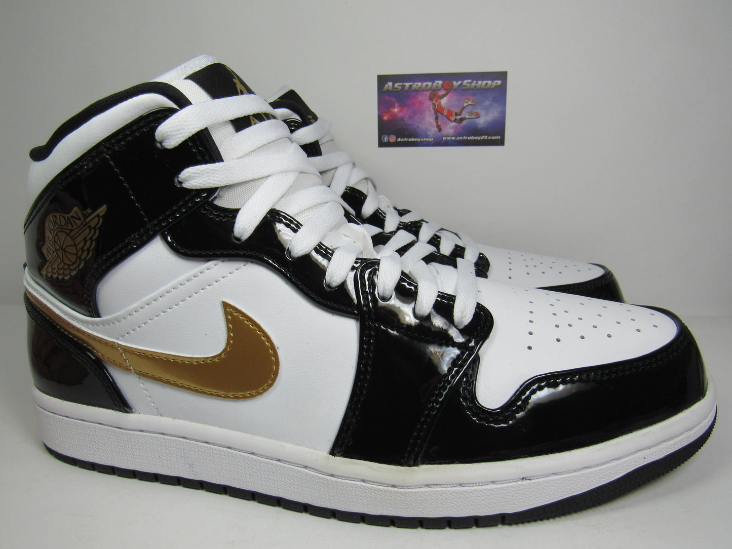 JORDAN 1 MID PATENT GOLD EN CAJA