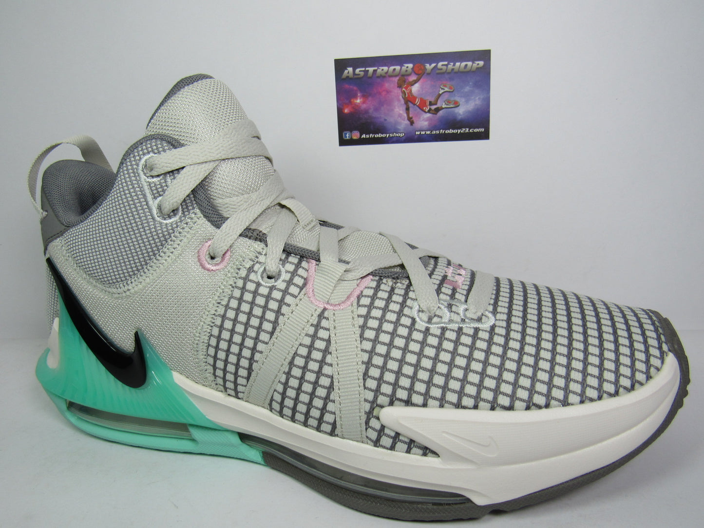 LEBRON WITNESS 7 BONE EN CAJA