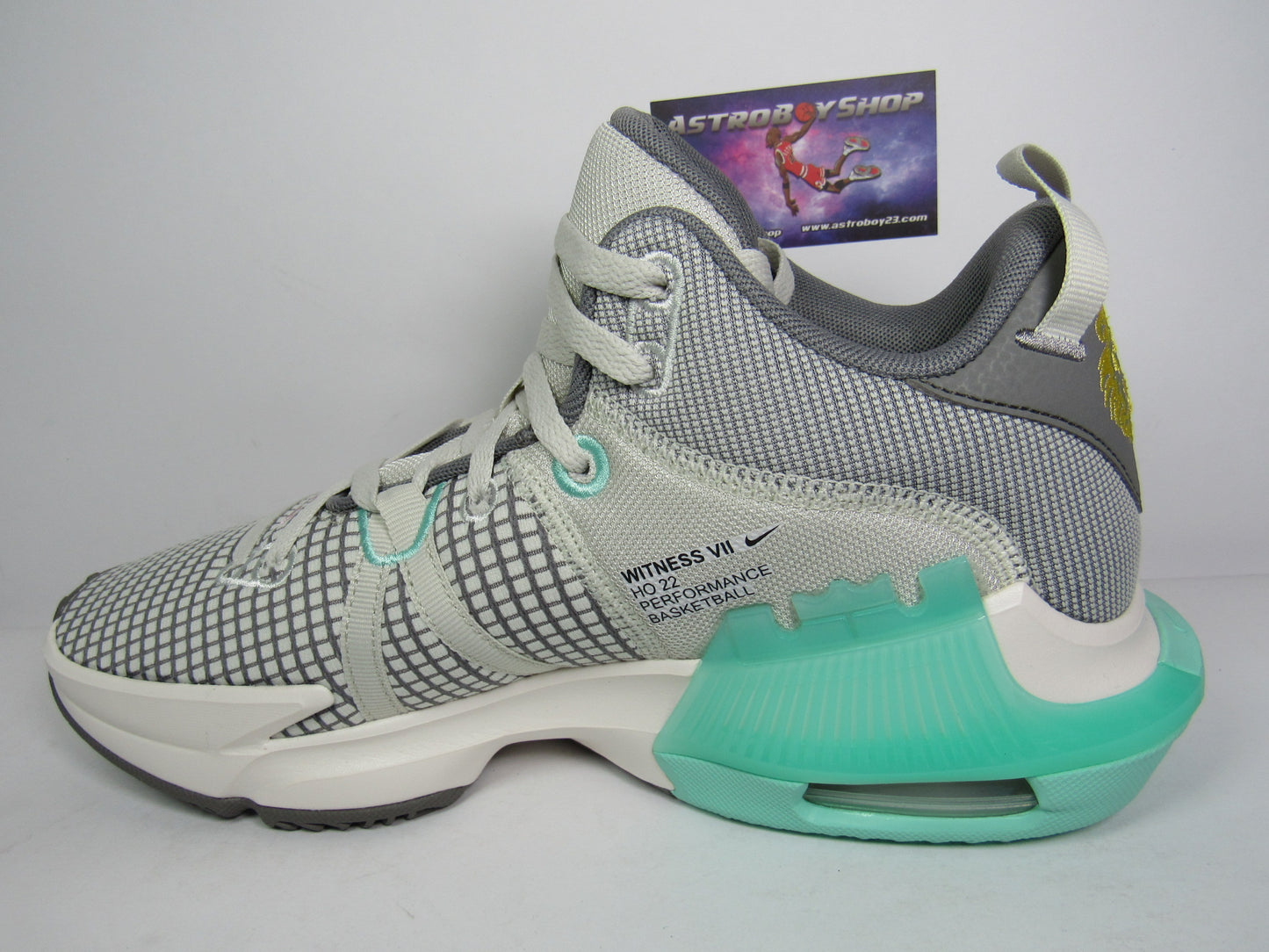 LEBRON WITNESS 7 BONE EN CAJA