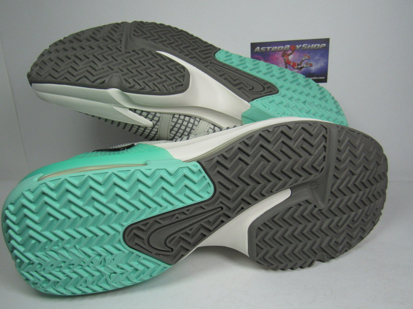 LEBRON WITNESS 7 BONE EN CAJA