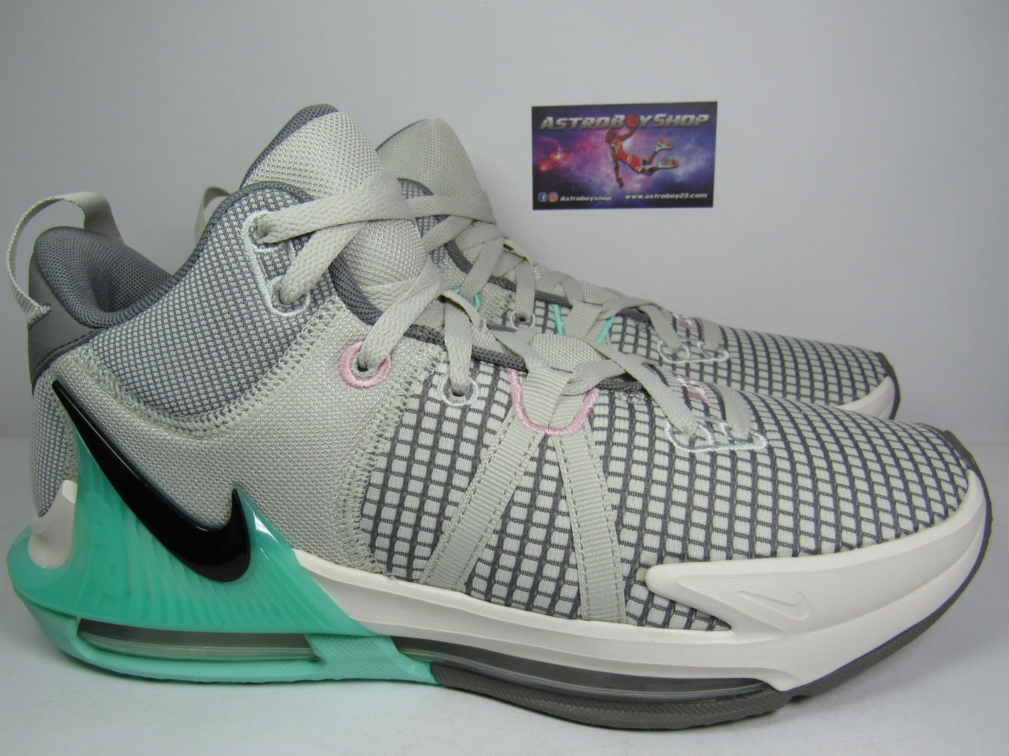 LEBRON WITNESS 7 BONE EN CAJA