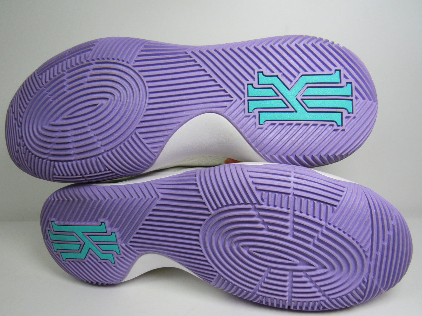 KYRIE 2 PASCUA EN CAJA DE REPUESTO