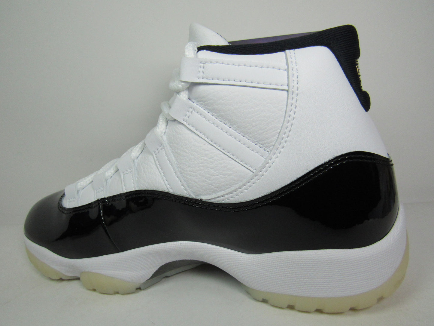 JORDAN XI GRATITUDE DMP 2023 GOLD EN CAJA