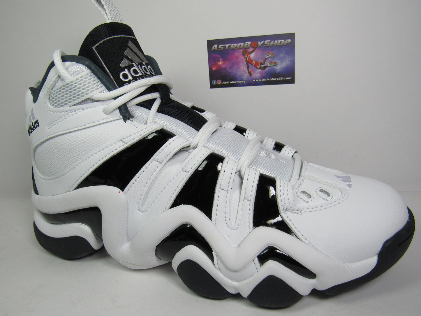 KOBE CRAZY 8 WHITE BLACK 2023 EN CAJA