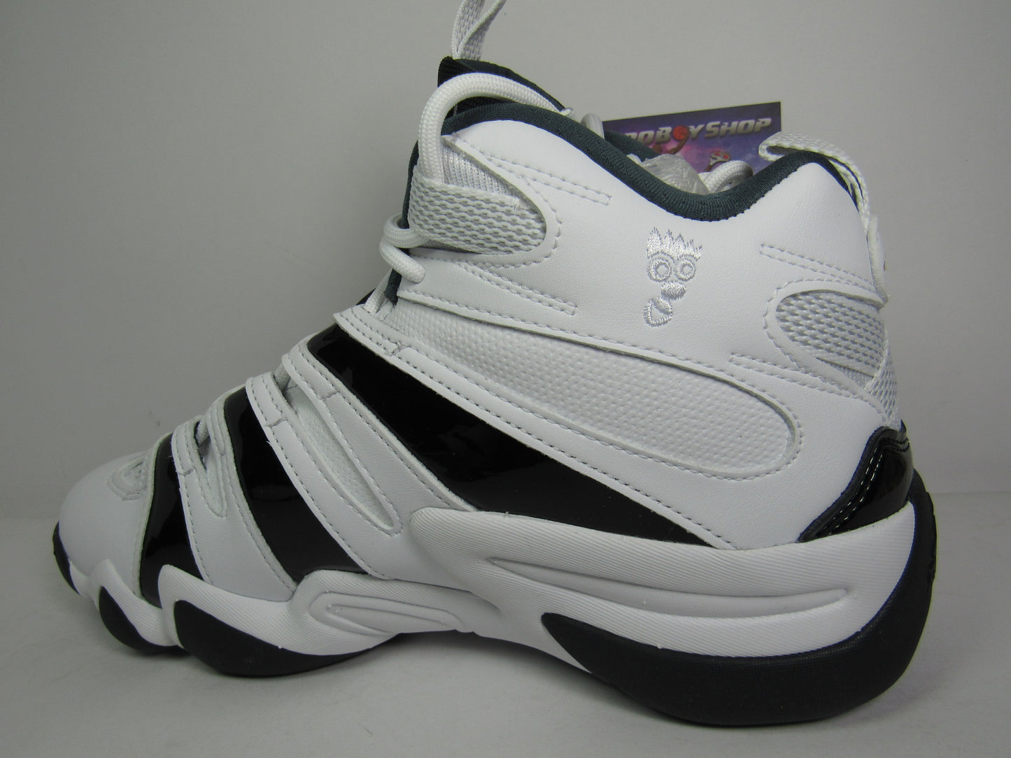 KOBE CRAZY 8 WHITE BLACK 2023 EN CAJA