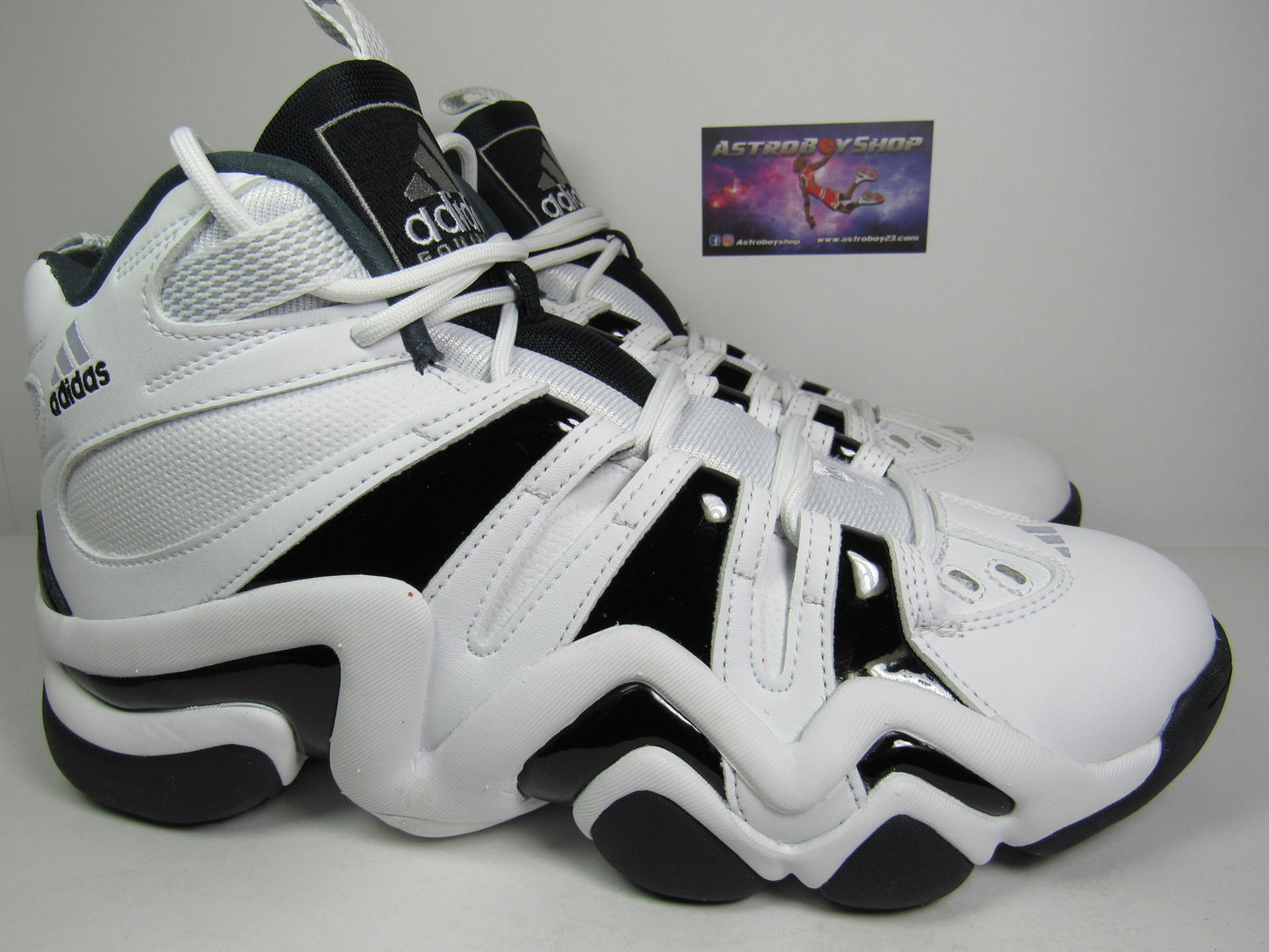 KOBE CRAZY 8 WHITE BLACK 2023 EN CAJA