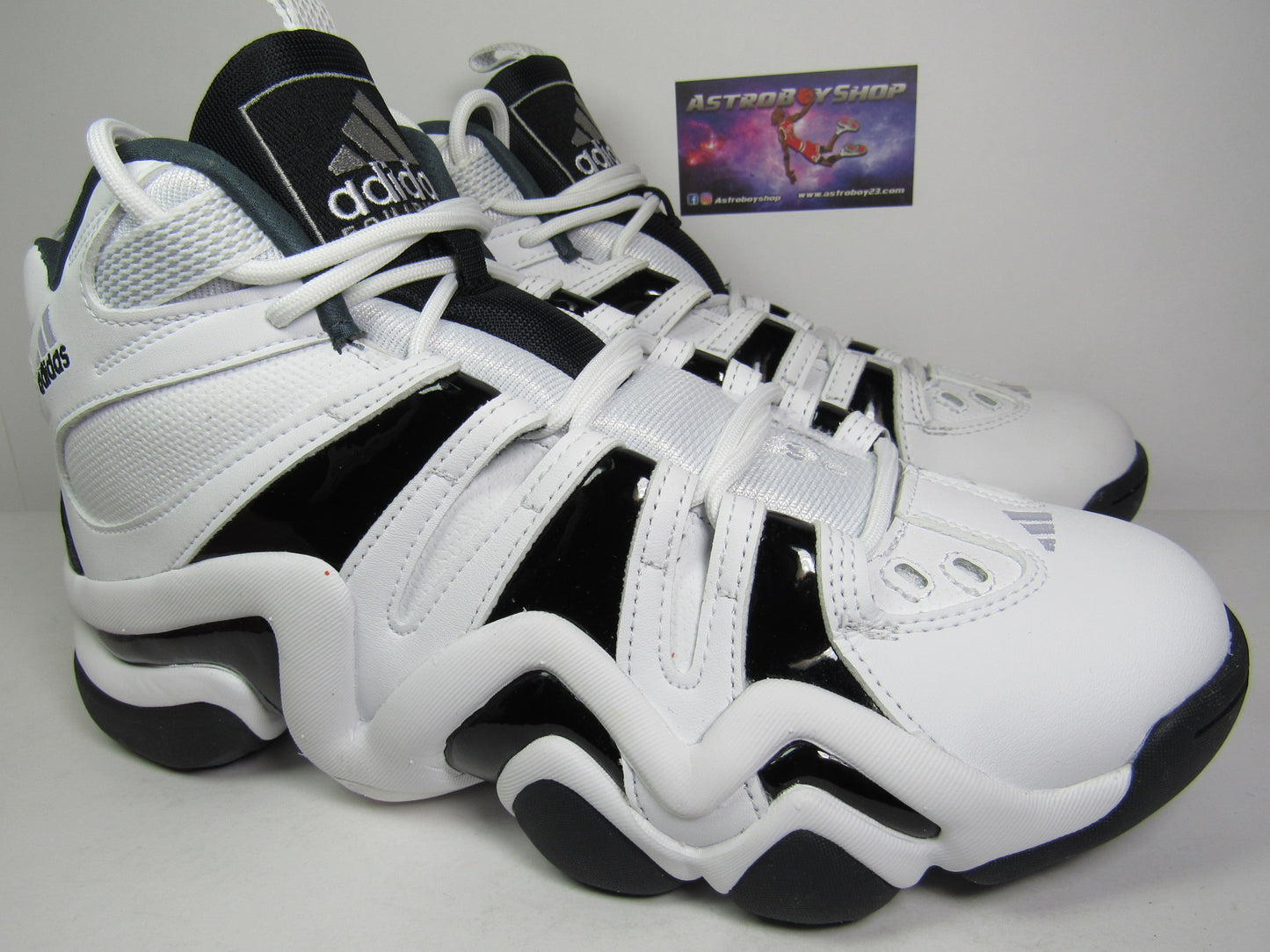 KOBE CRAZY 8 WHITE BLACK 2023 EN CAJA