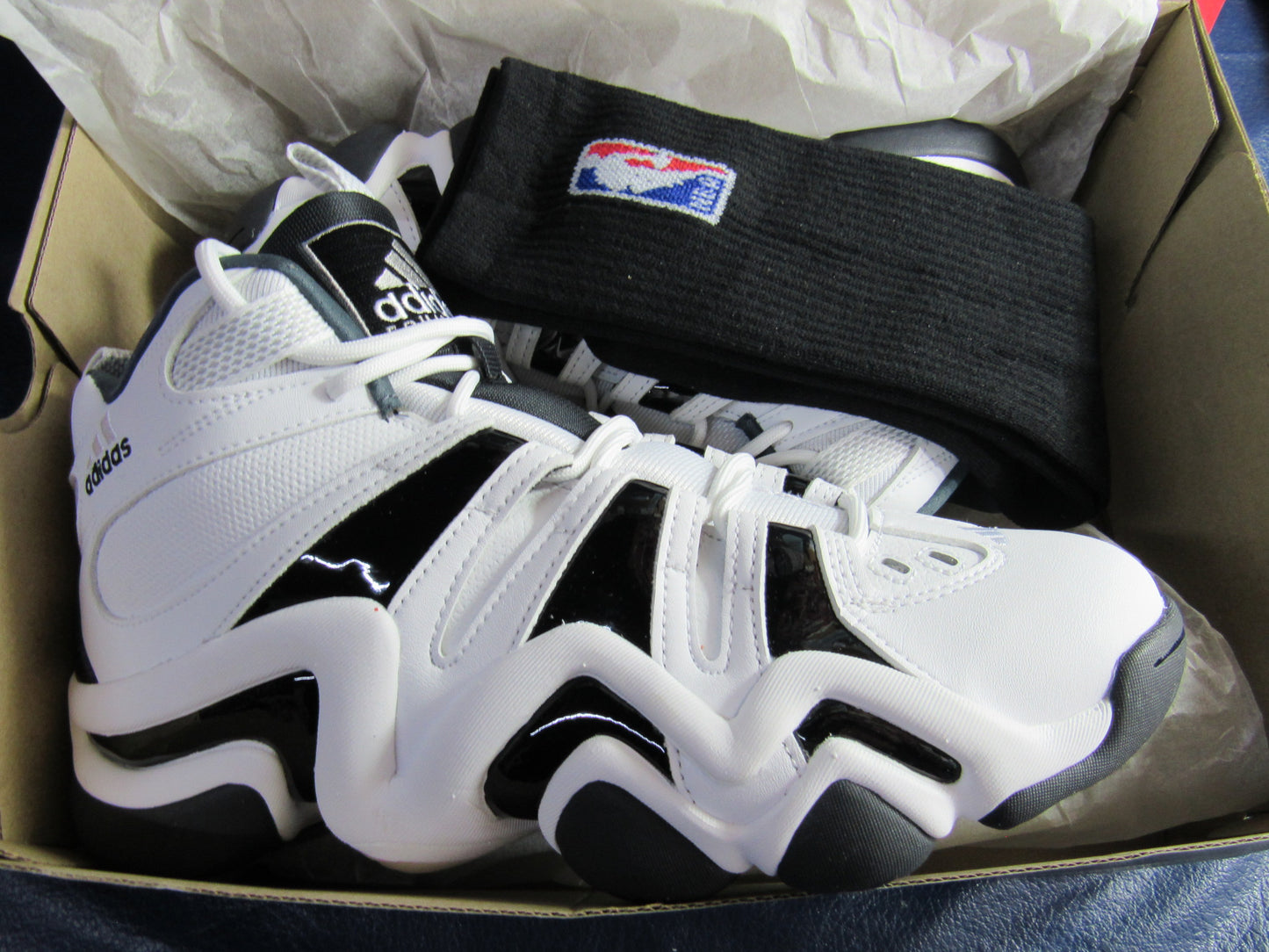 KOBE CRAZY 8 WHITE BLACK 2023 EN CAJA