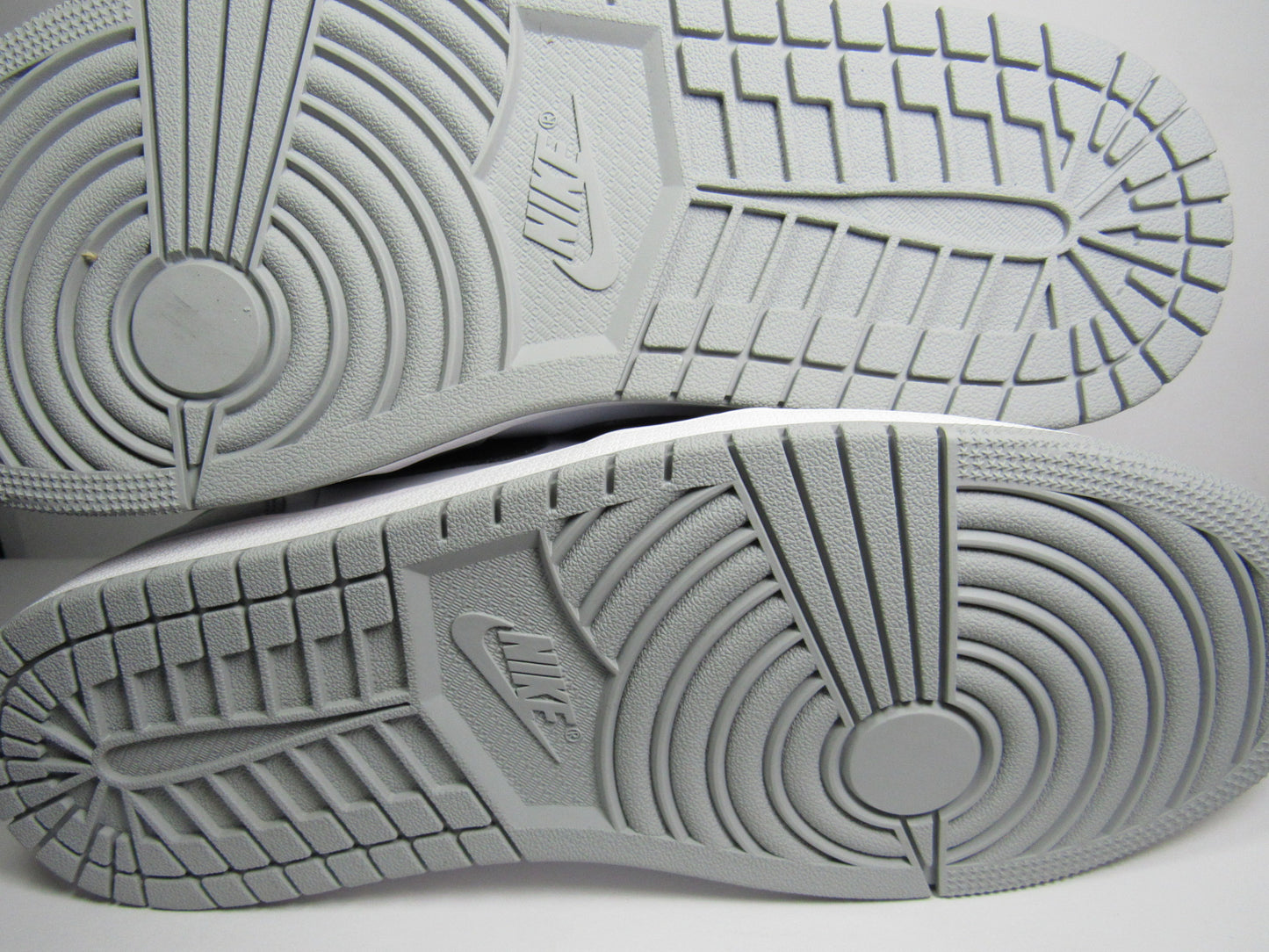 JORDAN 1 MID "SMOKE GREY" EN CAJA