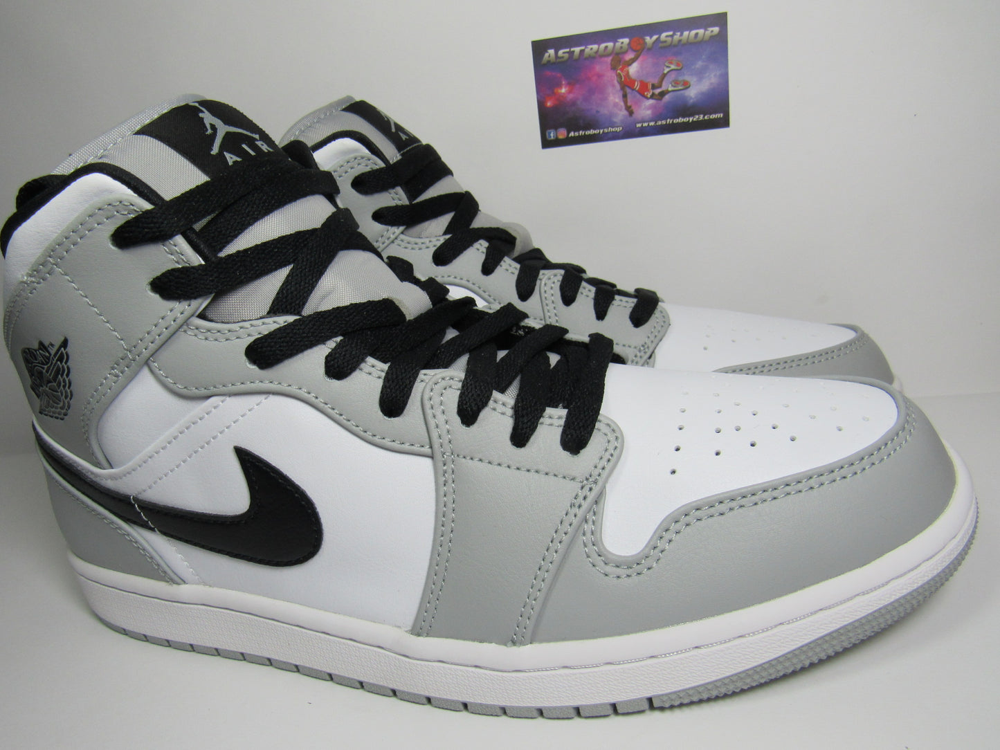 JORDAN 1 MID "SMOKE GREY" EN CAJA