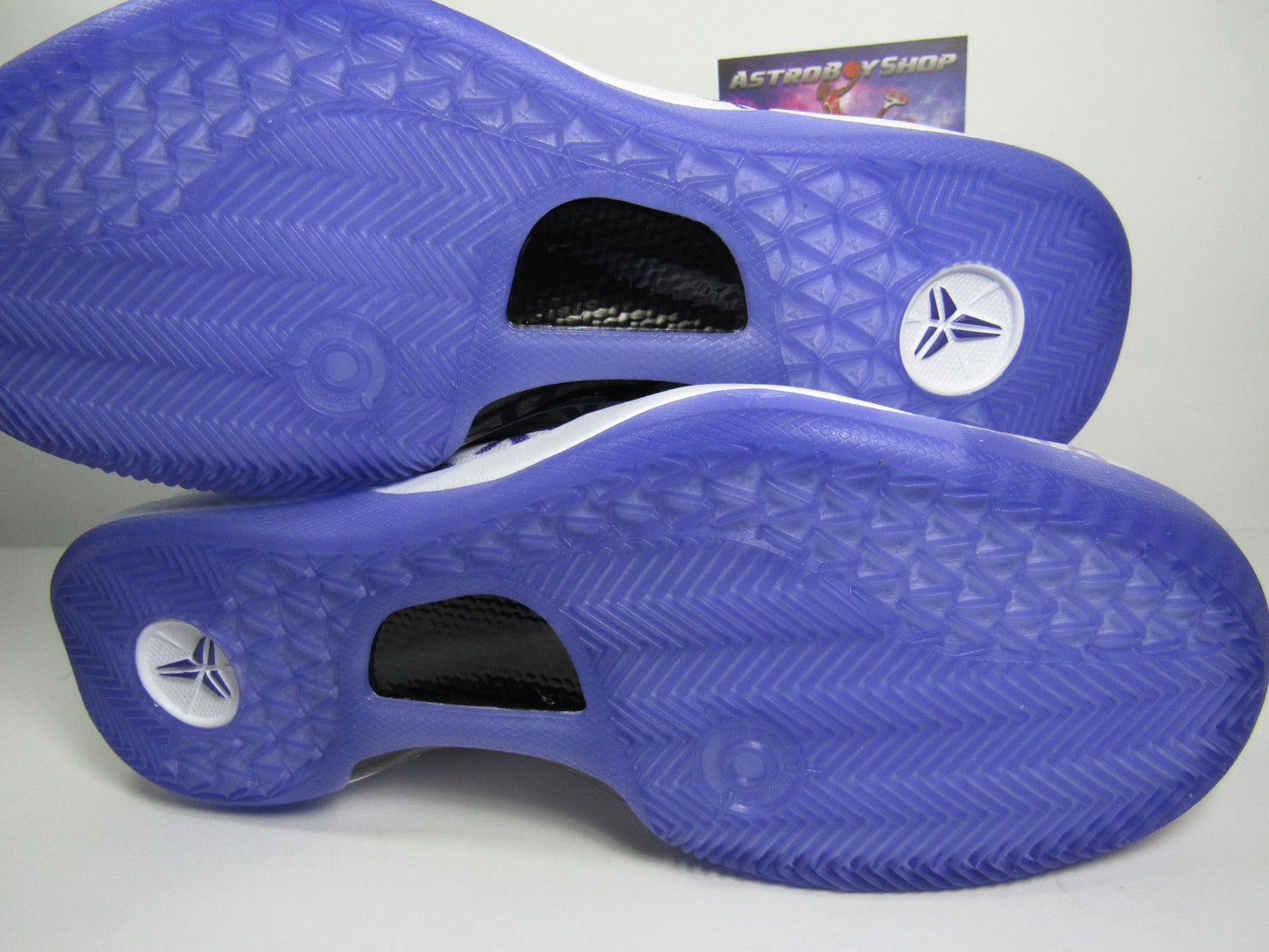 KOBE 8 PROTRO COURT PURPLE EN CAJA