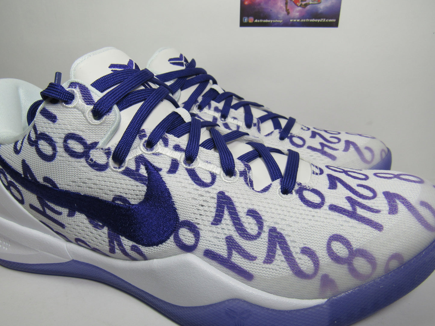 KOBE 8 PROTRO COURT PURPLE EN CAJA