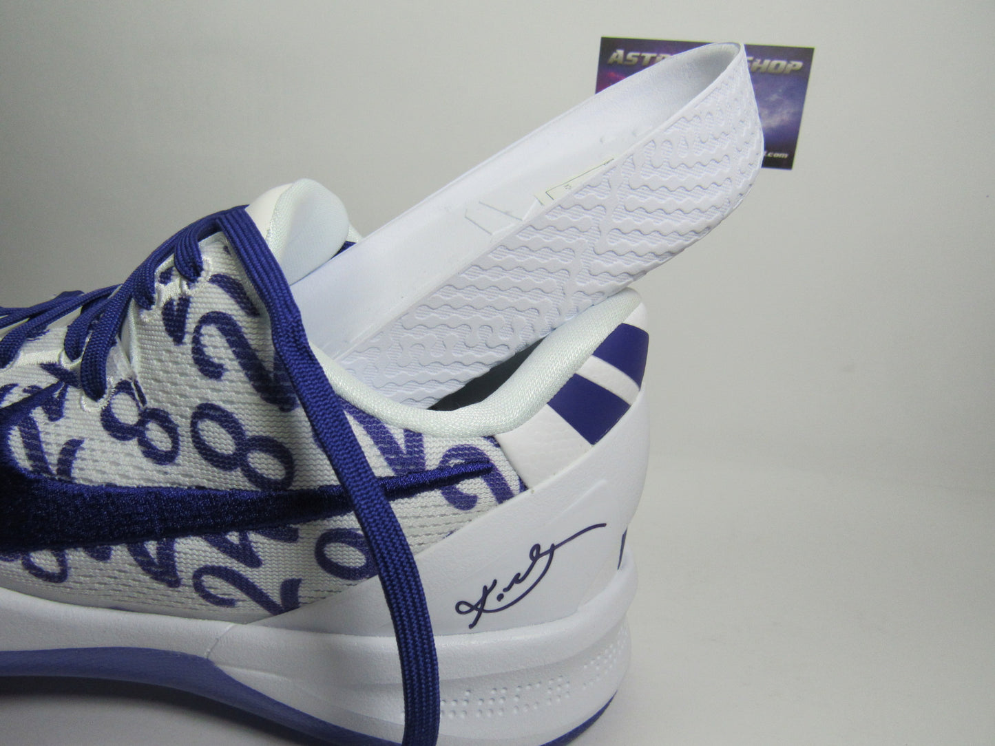KOBE 8 PROTRO COURT PURPLE EN CAJA