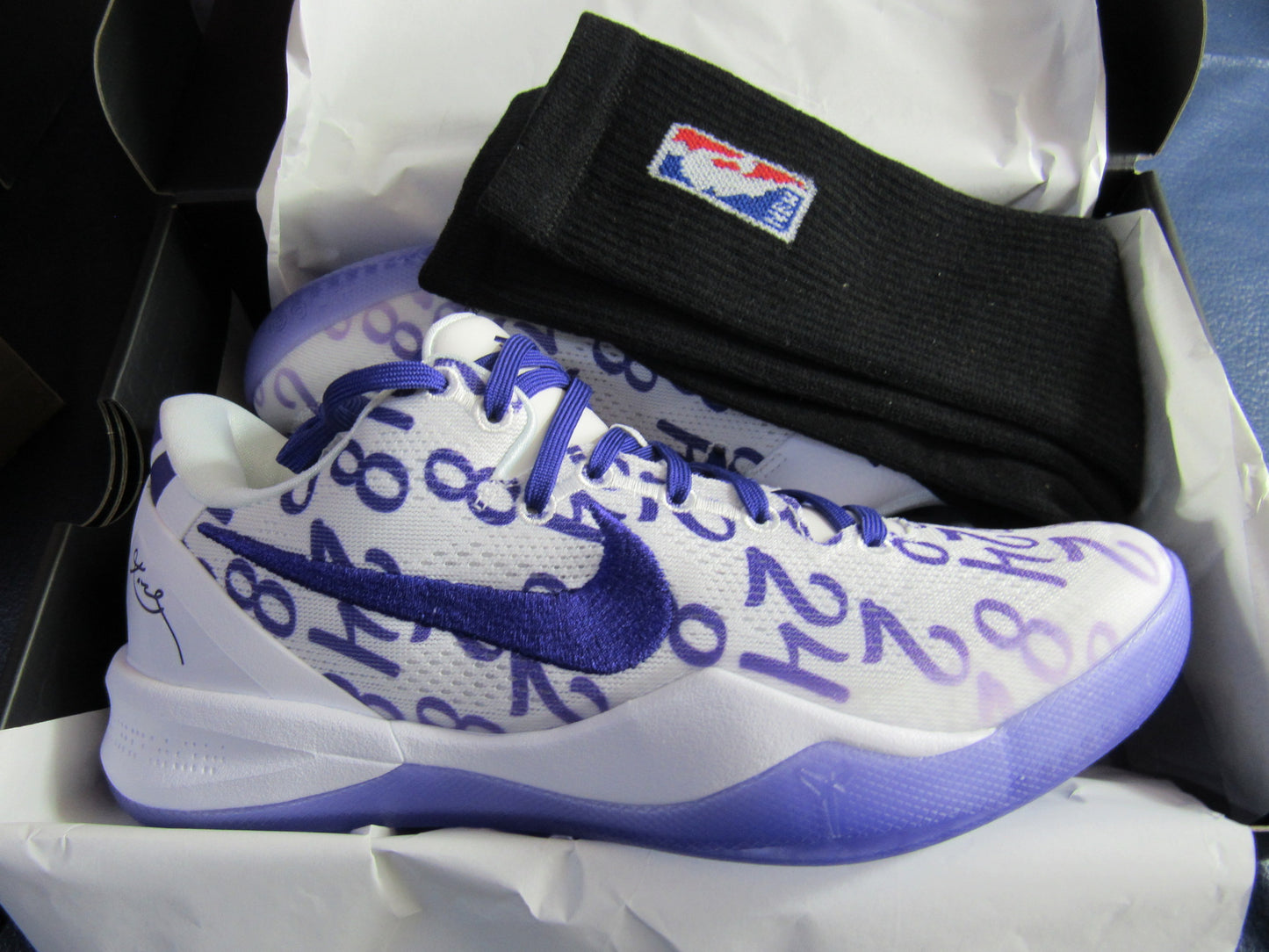 KOBE 8 PROTRO COURT PURPLE EN CAJA