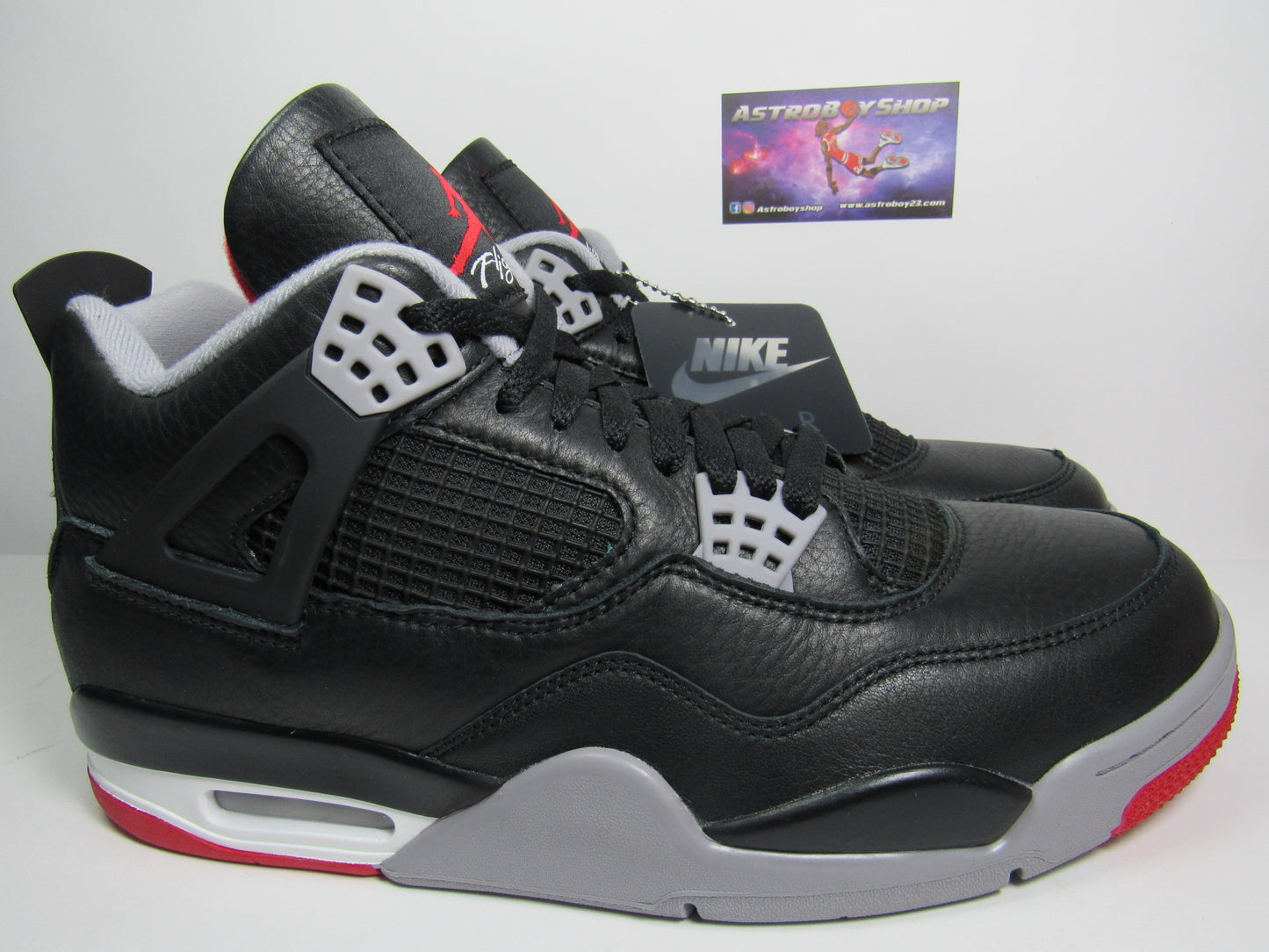JORDAN 4 BRED REIMAGINED EN CAJA