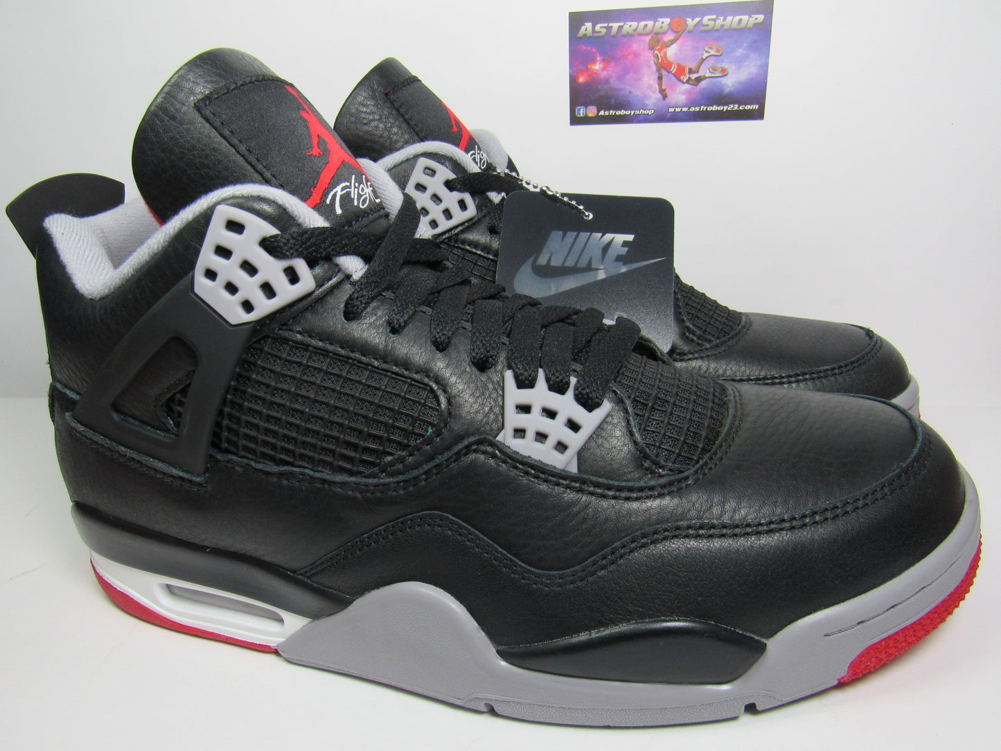 JORDAN 4 BRED REIMAGINED EN CAJA
