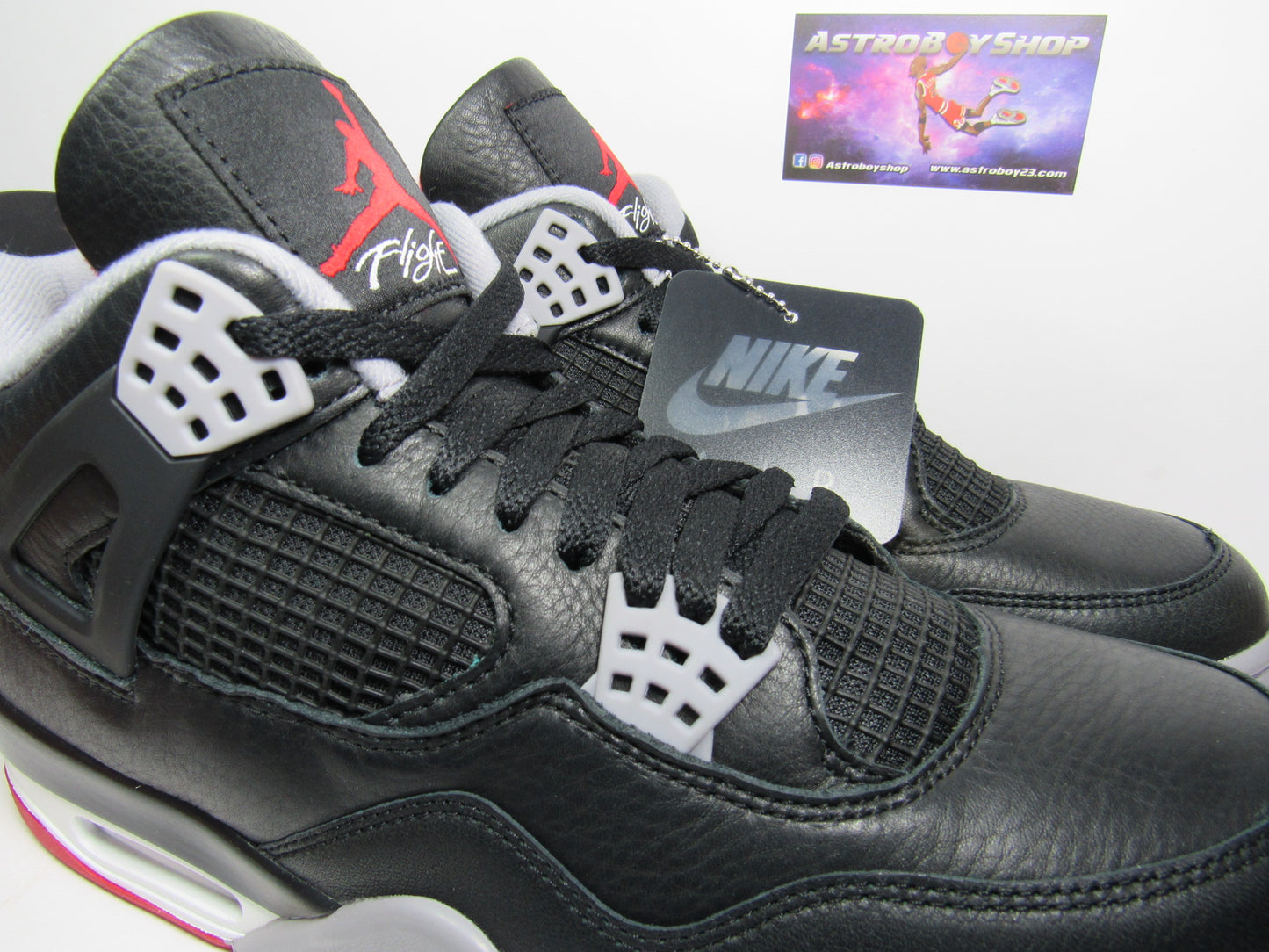 JORDAN 4 BRED REIMAGINED EN CAJA