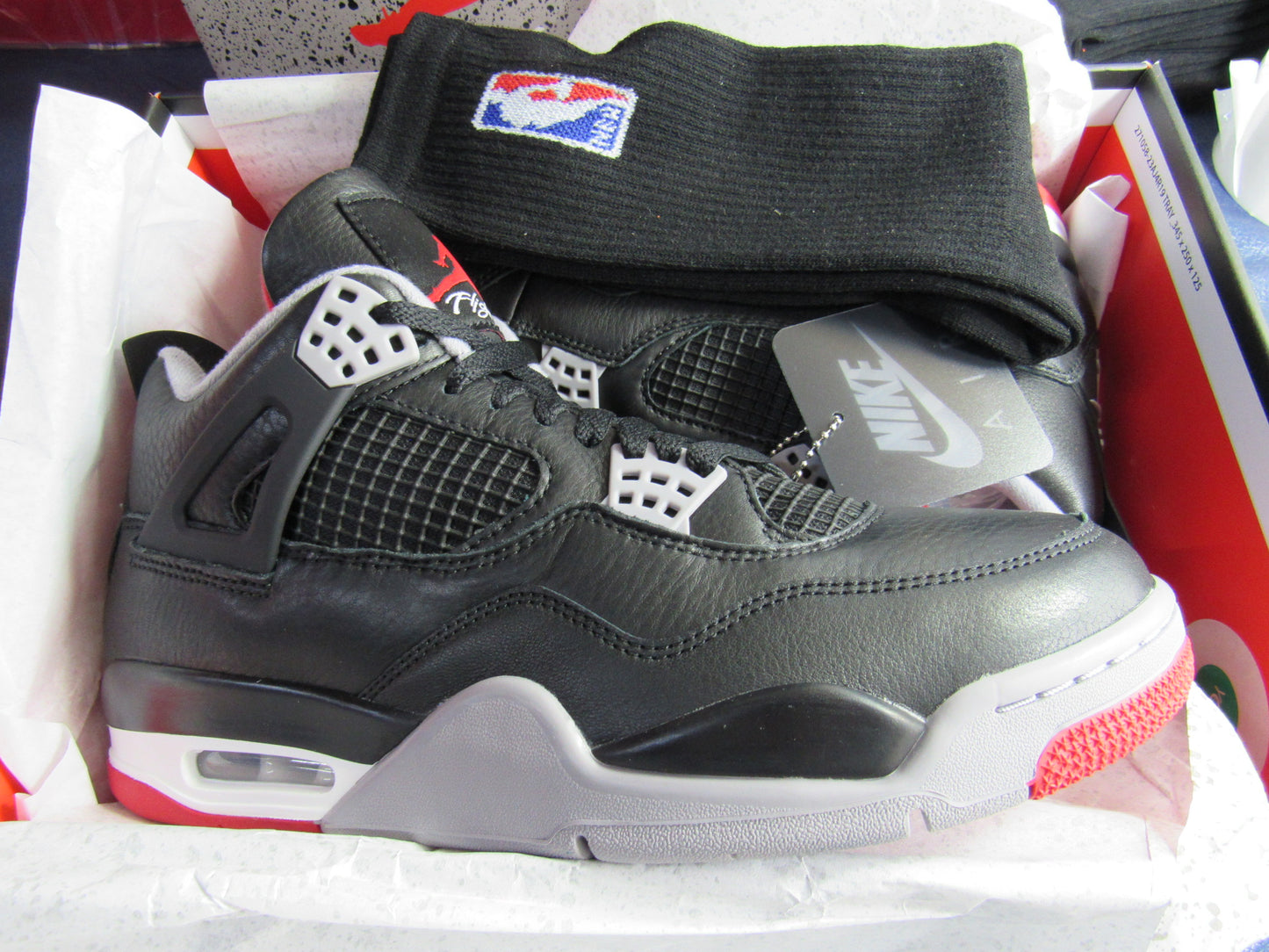 JORDAN 4 BRED REIMAGINED EN CAJA