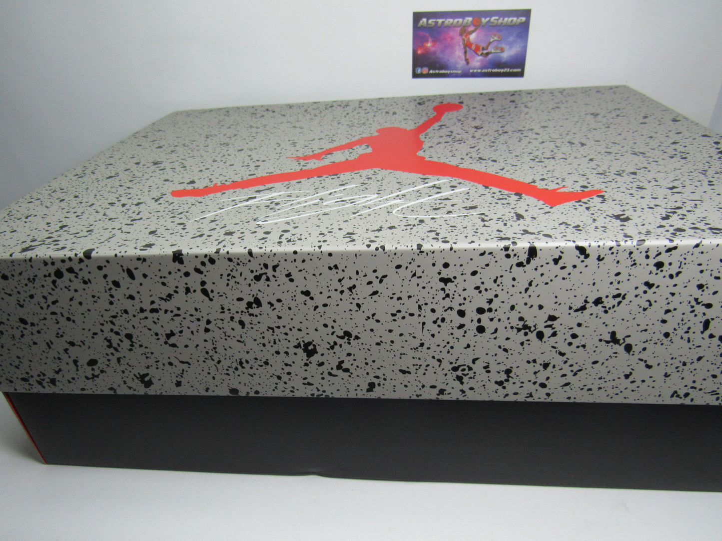 JORDAN 4 BRED REIMAGINED EN CAJA