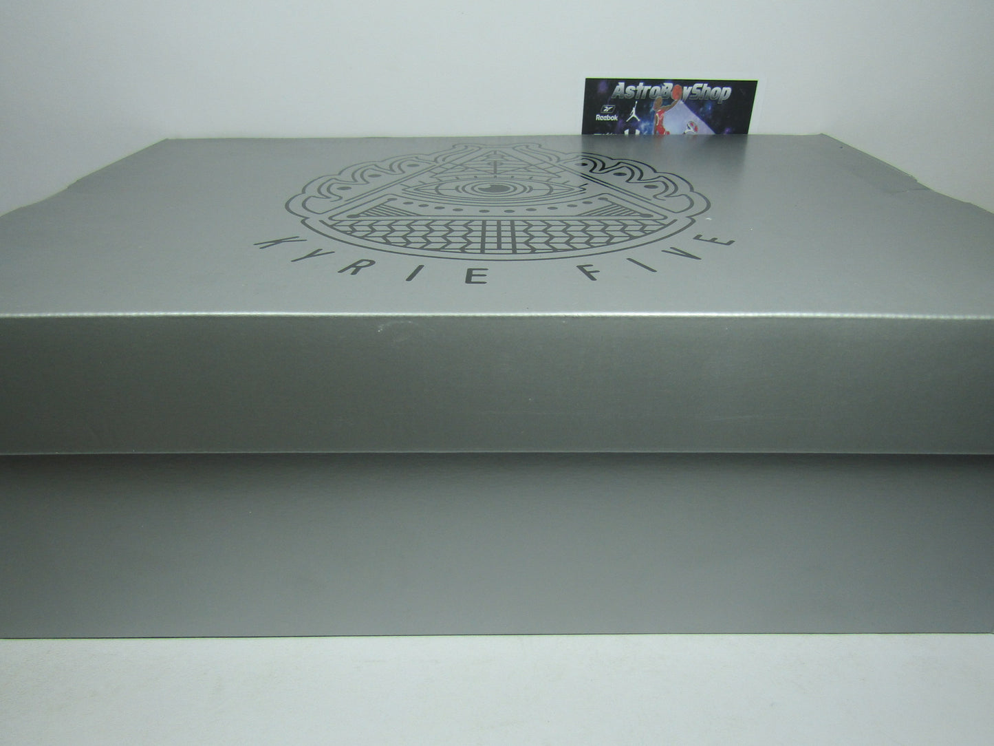 KYRIE IRVING 5 CONCEPTS IKHET EN CAJA