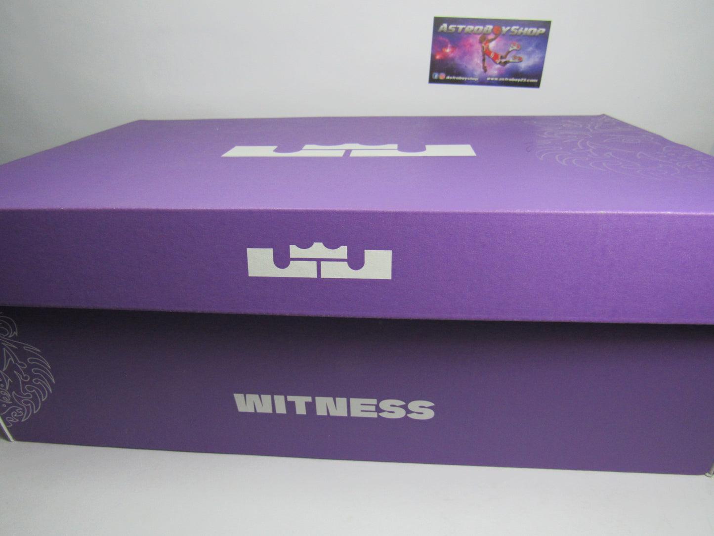 LEBRON WITNESS 8 BLACK VOLT EN CAJA (REDUCIDOS)