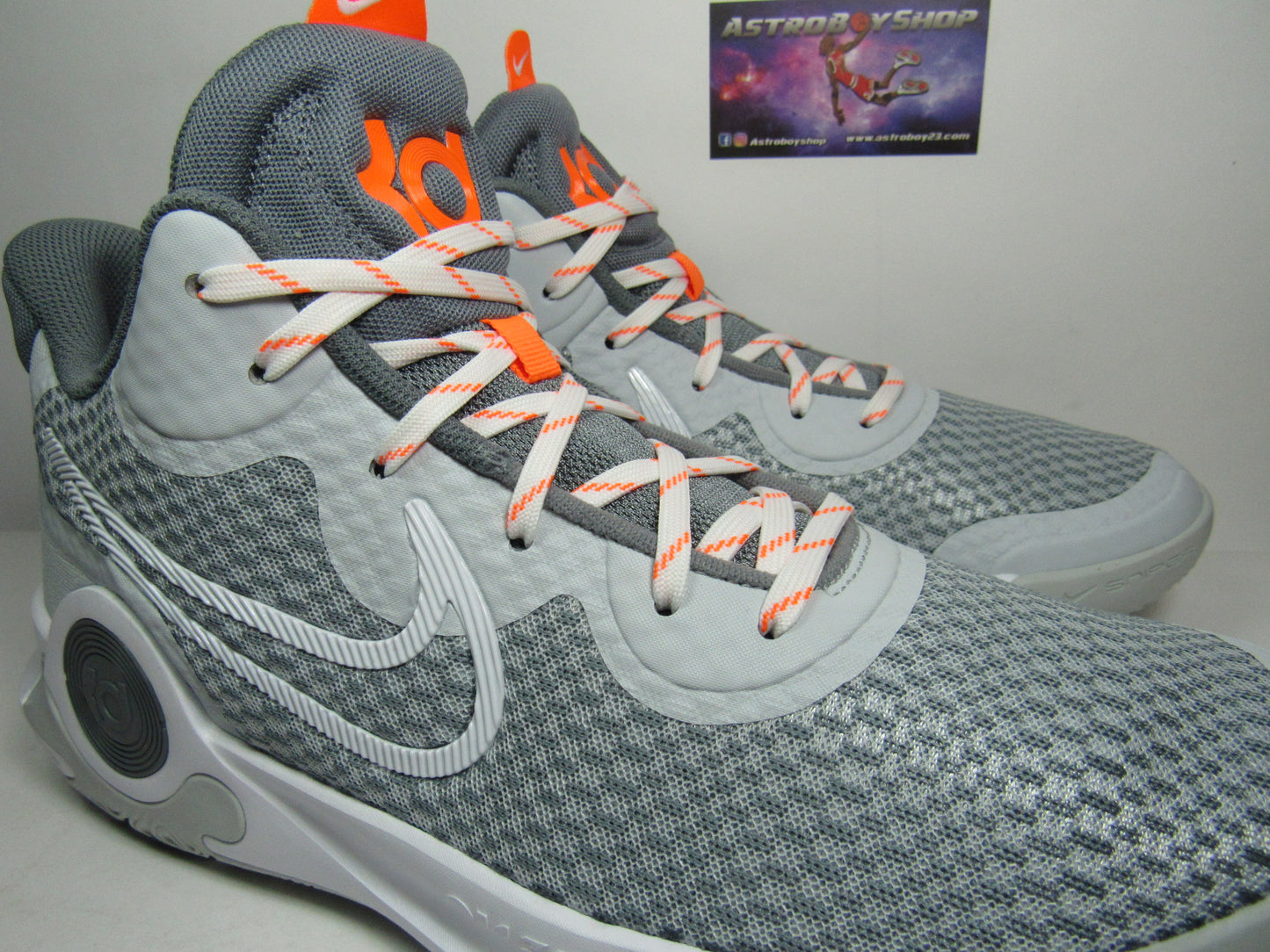 KEVIN DURANT TREY IX PURE PLATINUM EN CAJA