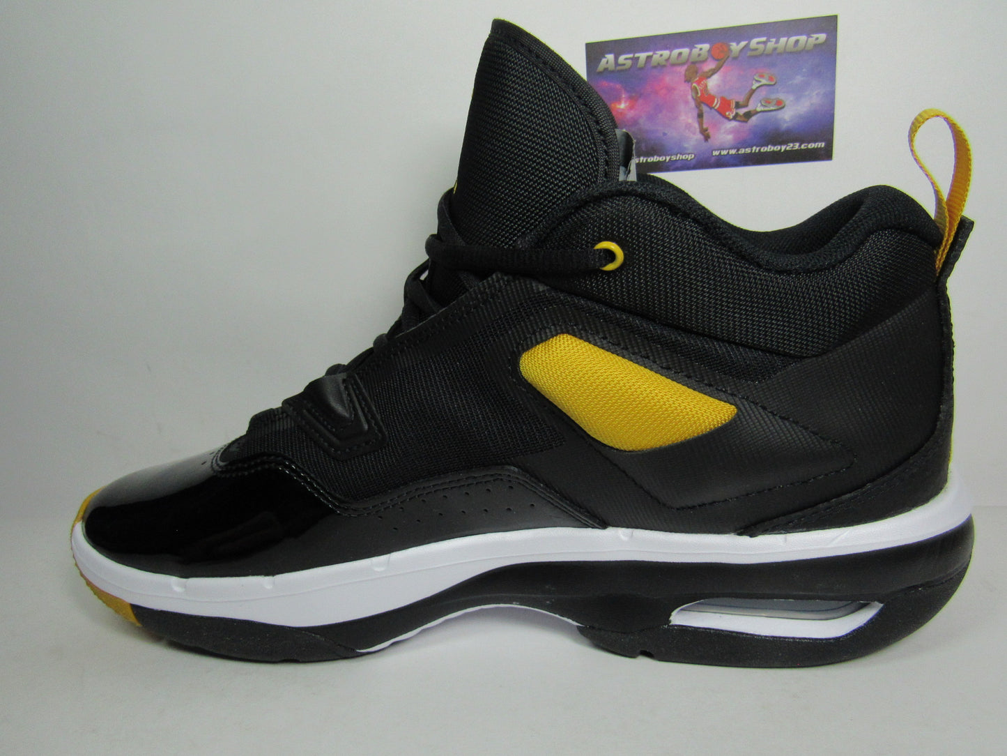 JORDAN STAY LOYAL 3 BLACK GOLD PATENT EN CAJA