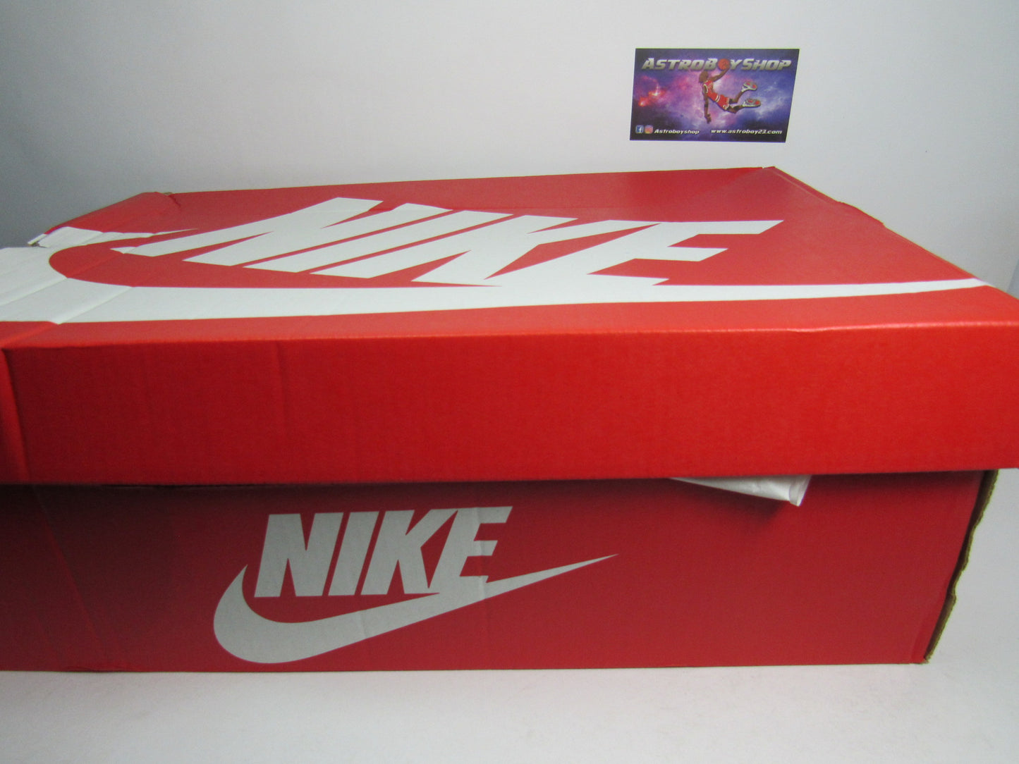 PIPPEN AIR MORE UPTEMPO TRIPLE WHITE EN CAJA